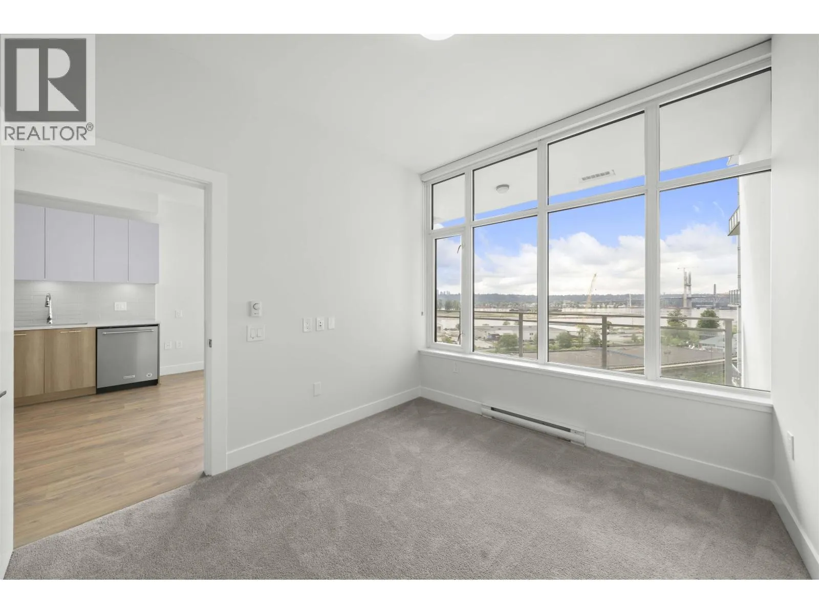 713 258 NELSON'S COURT
