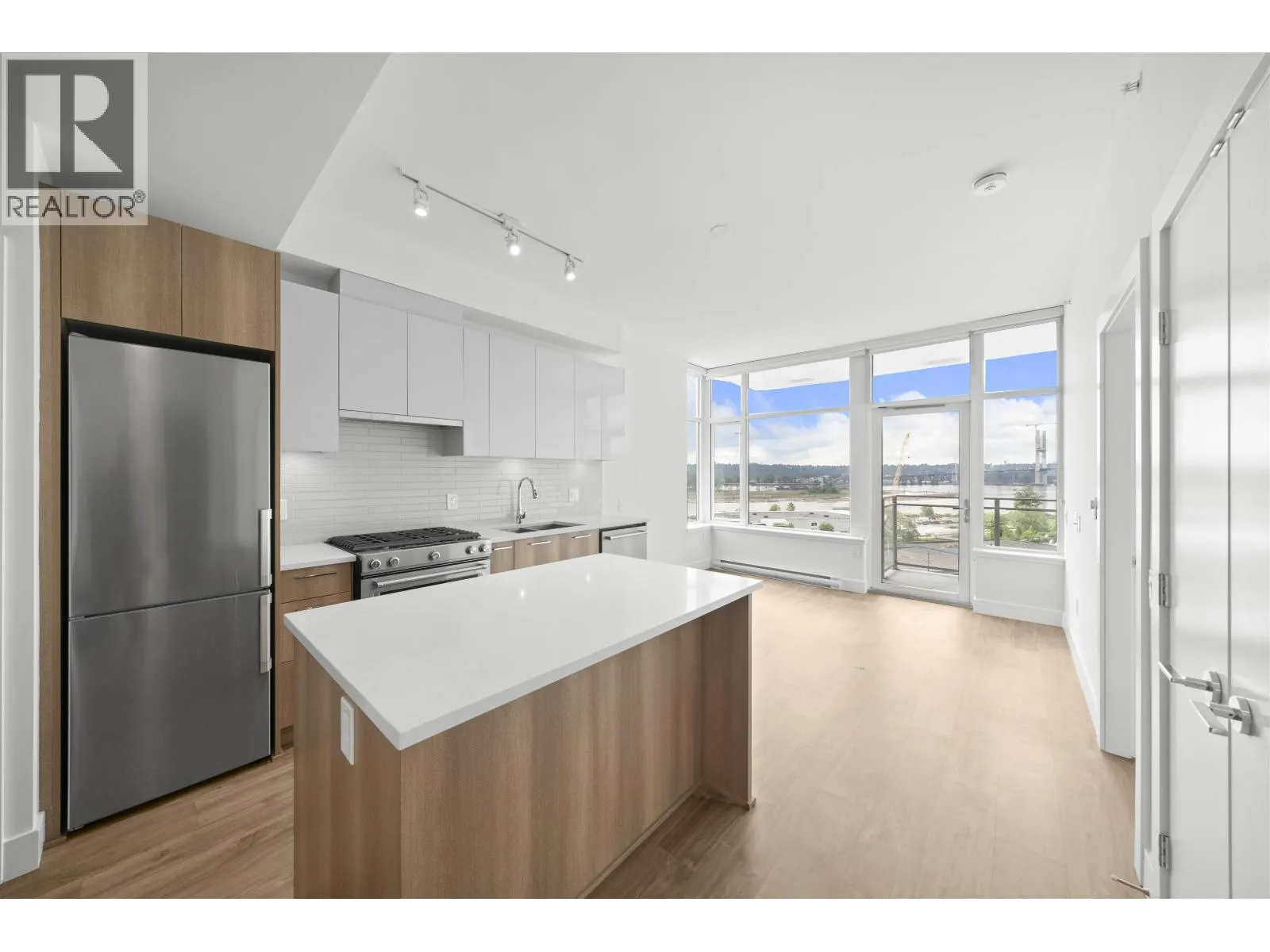 713 258 NELSON'S COURT