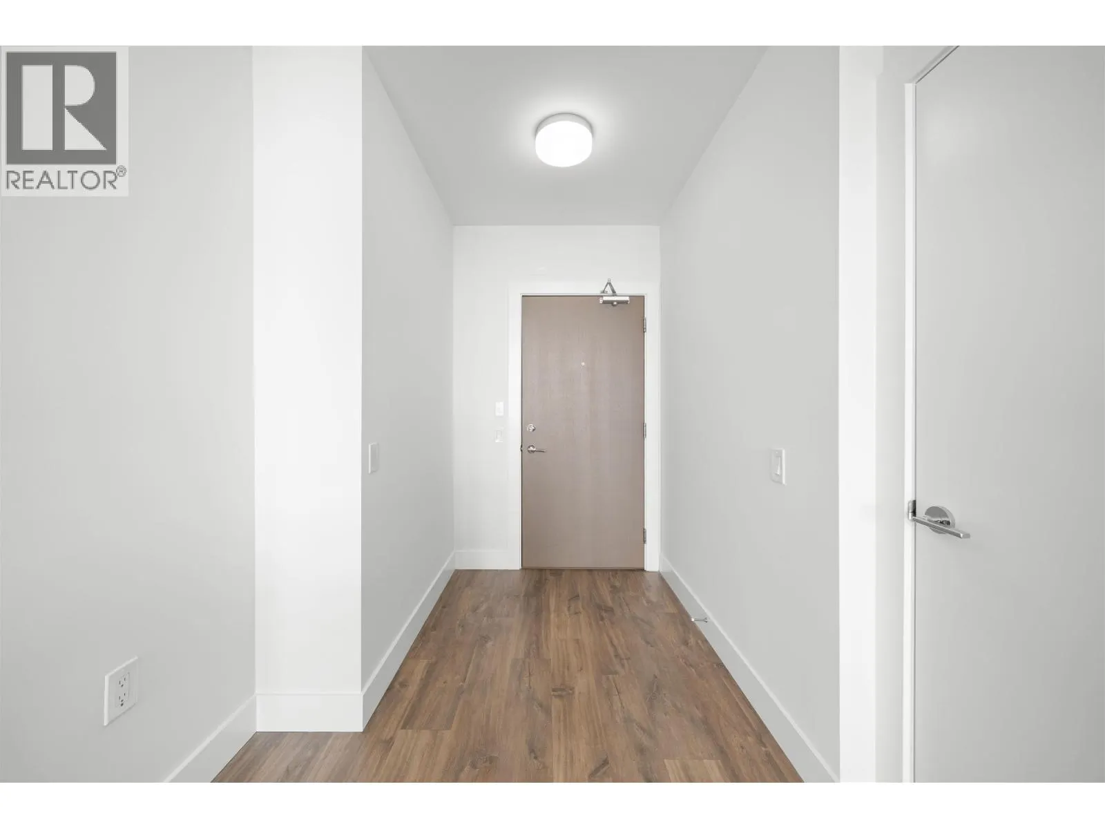 713 258 NELSON'S COURT
