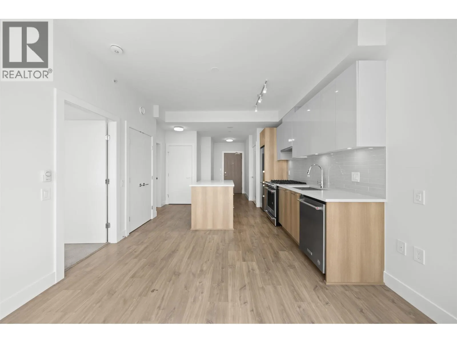 713 258 NELSON'S COURT