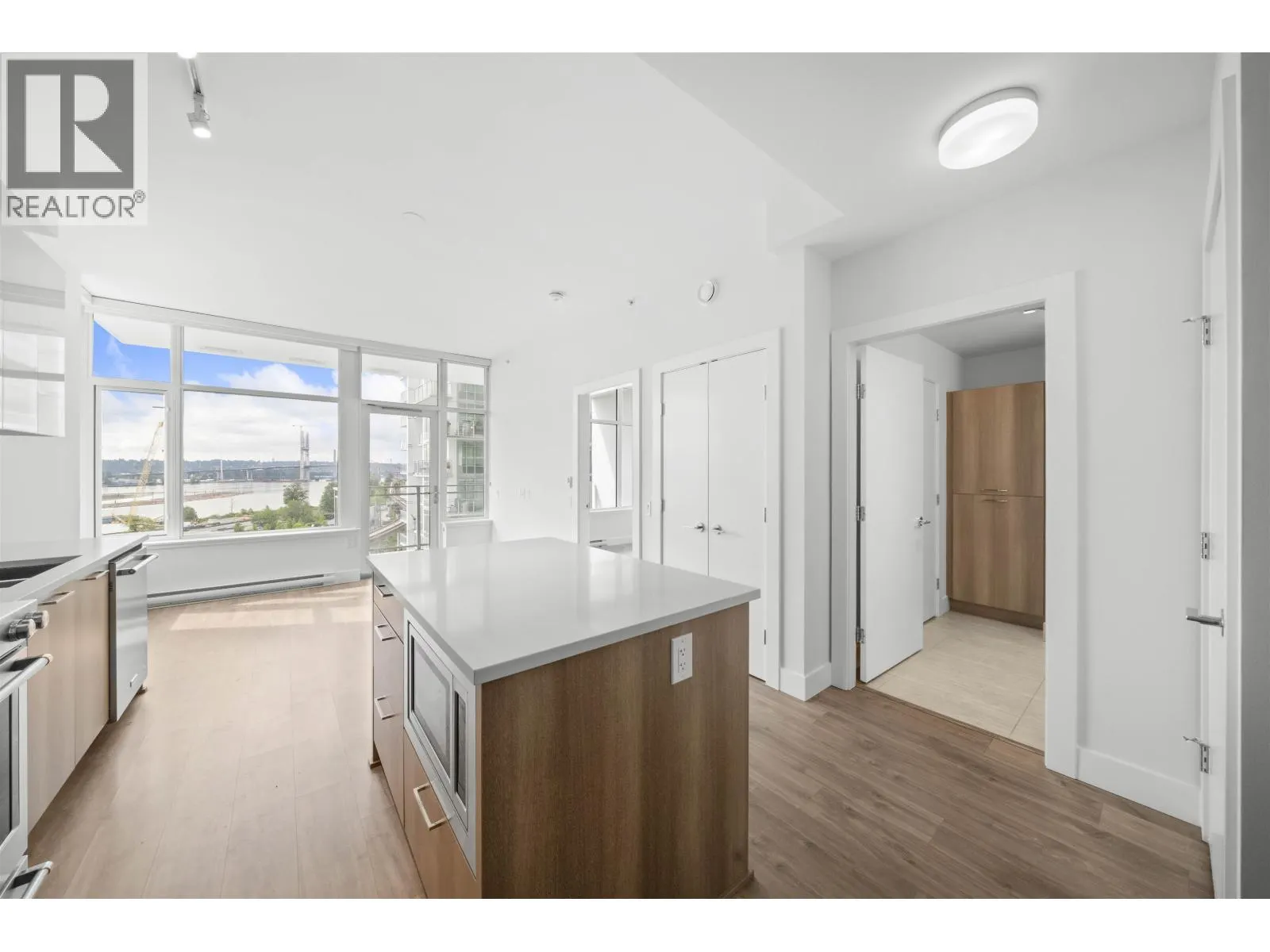 713 258 NELSON'S COURT