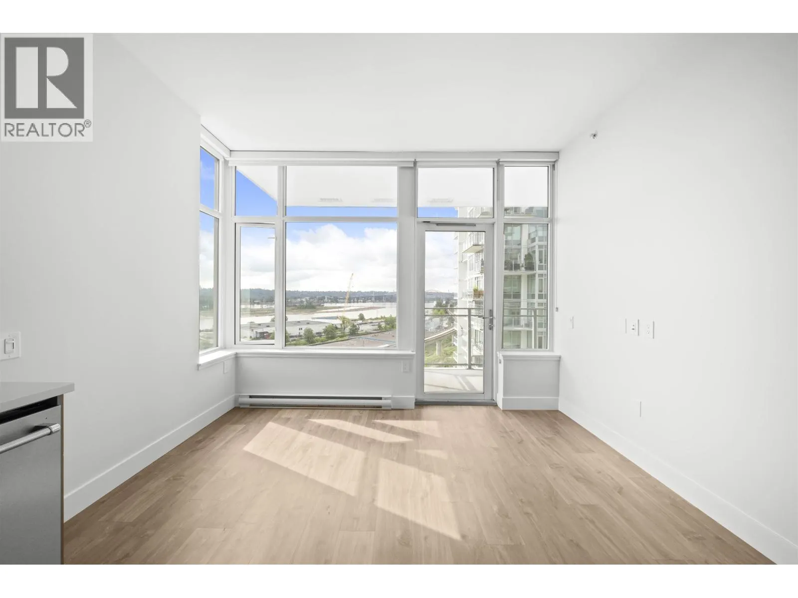 713 258 NELSON'S COURT