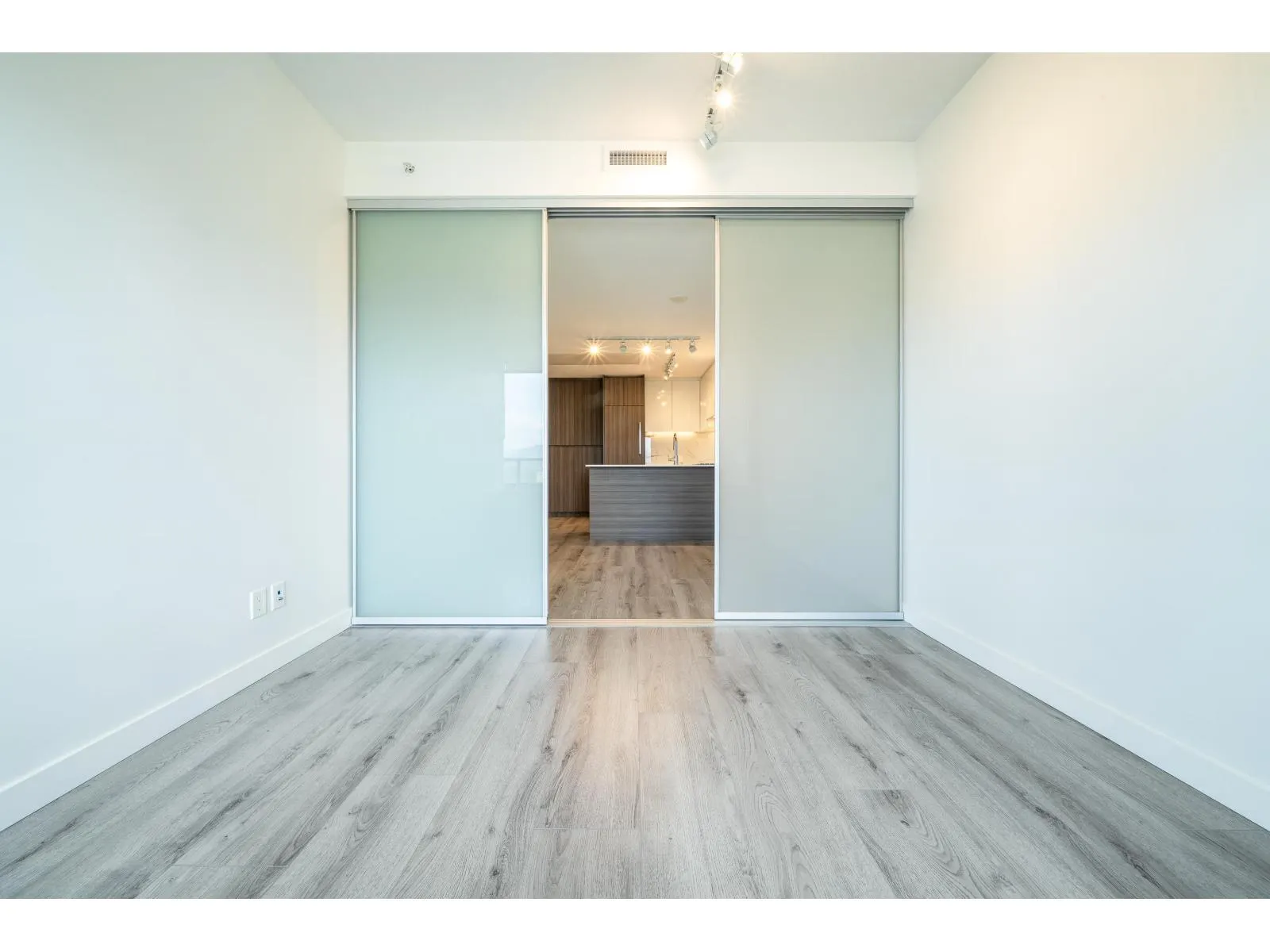 1011 10626 CITY PARKWAY