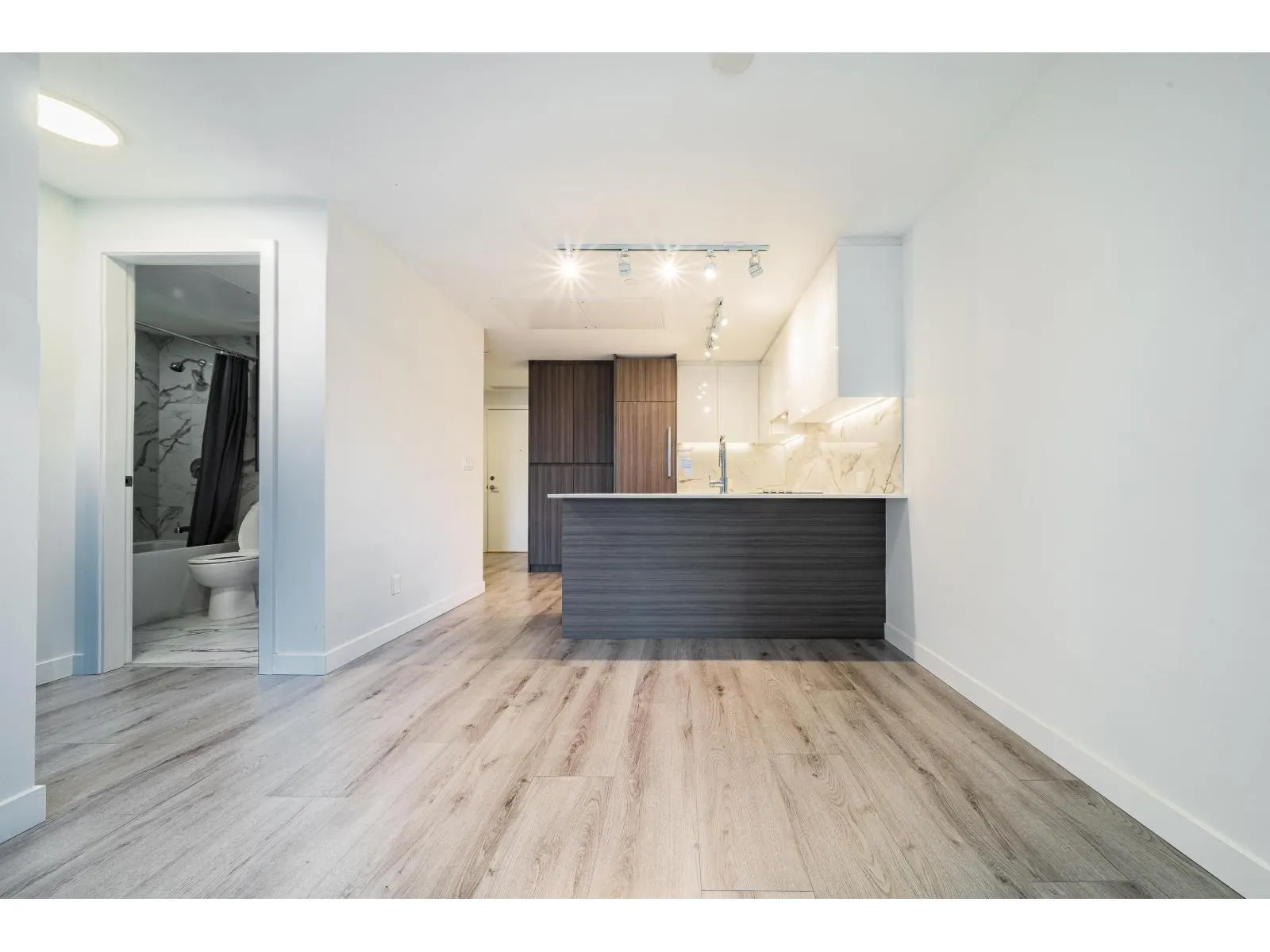 1011 10626 CITY PARKWAY