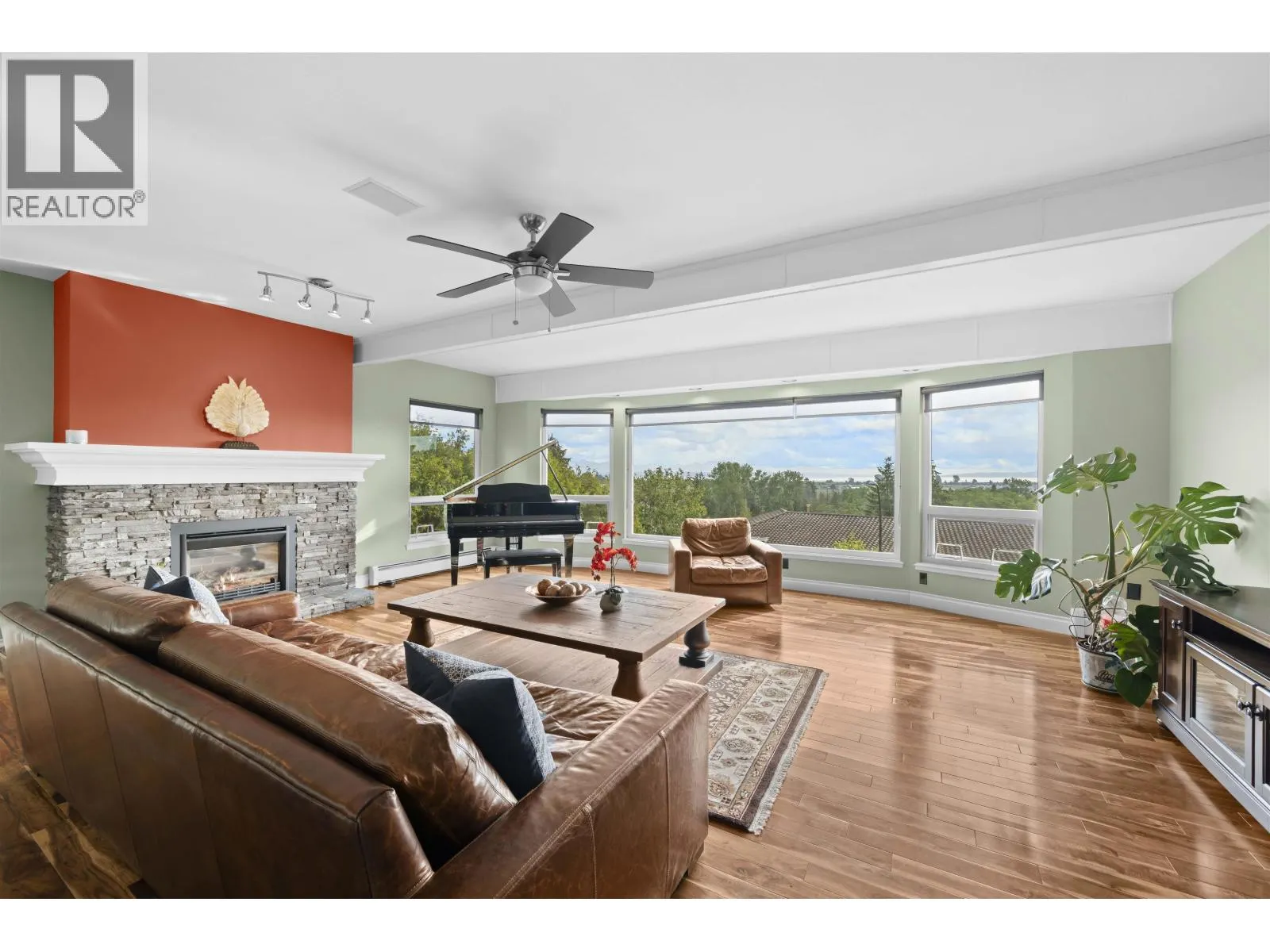 163 WOODLAND DRIVE
