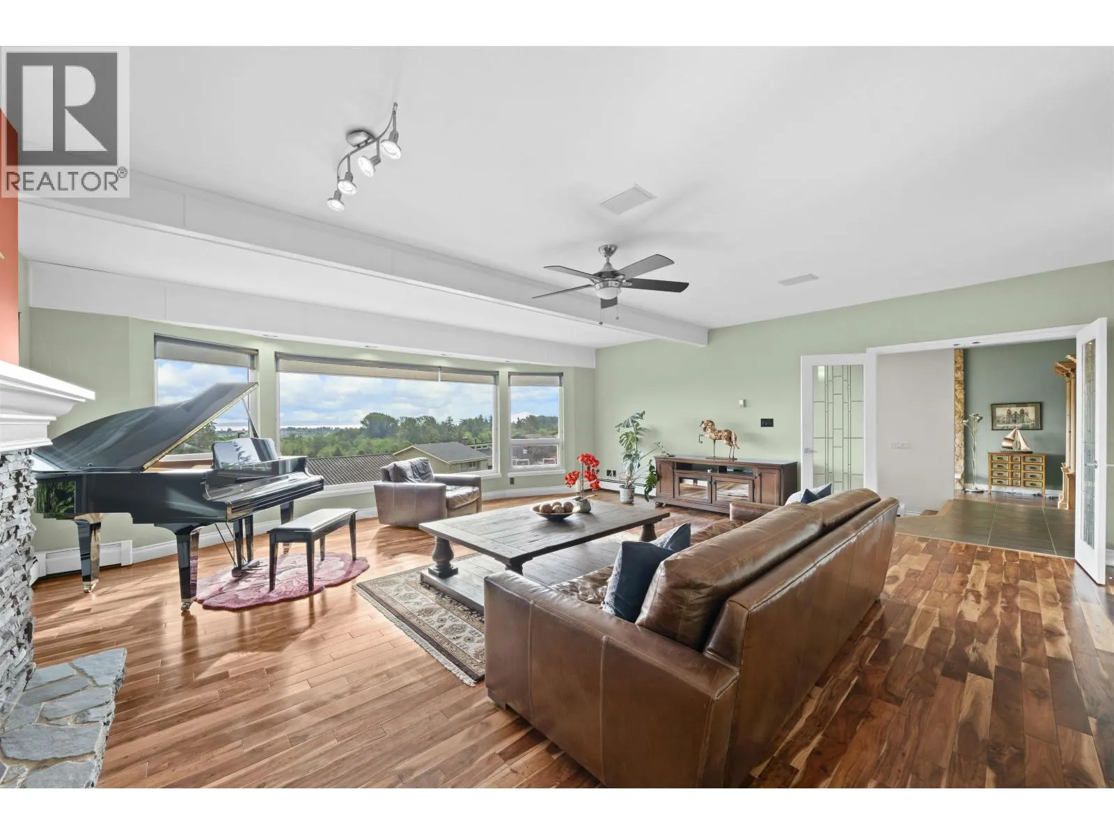 163 WOODLAND DRIVE