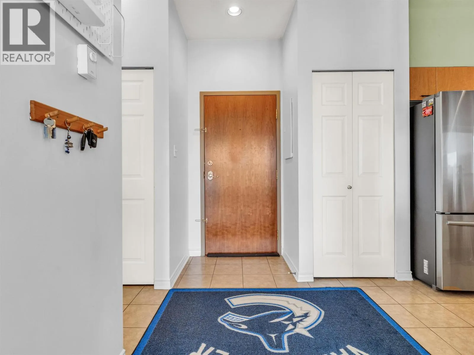 2205 10 LAGUNA COURT