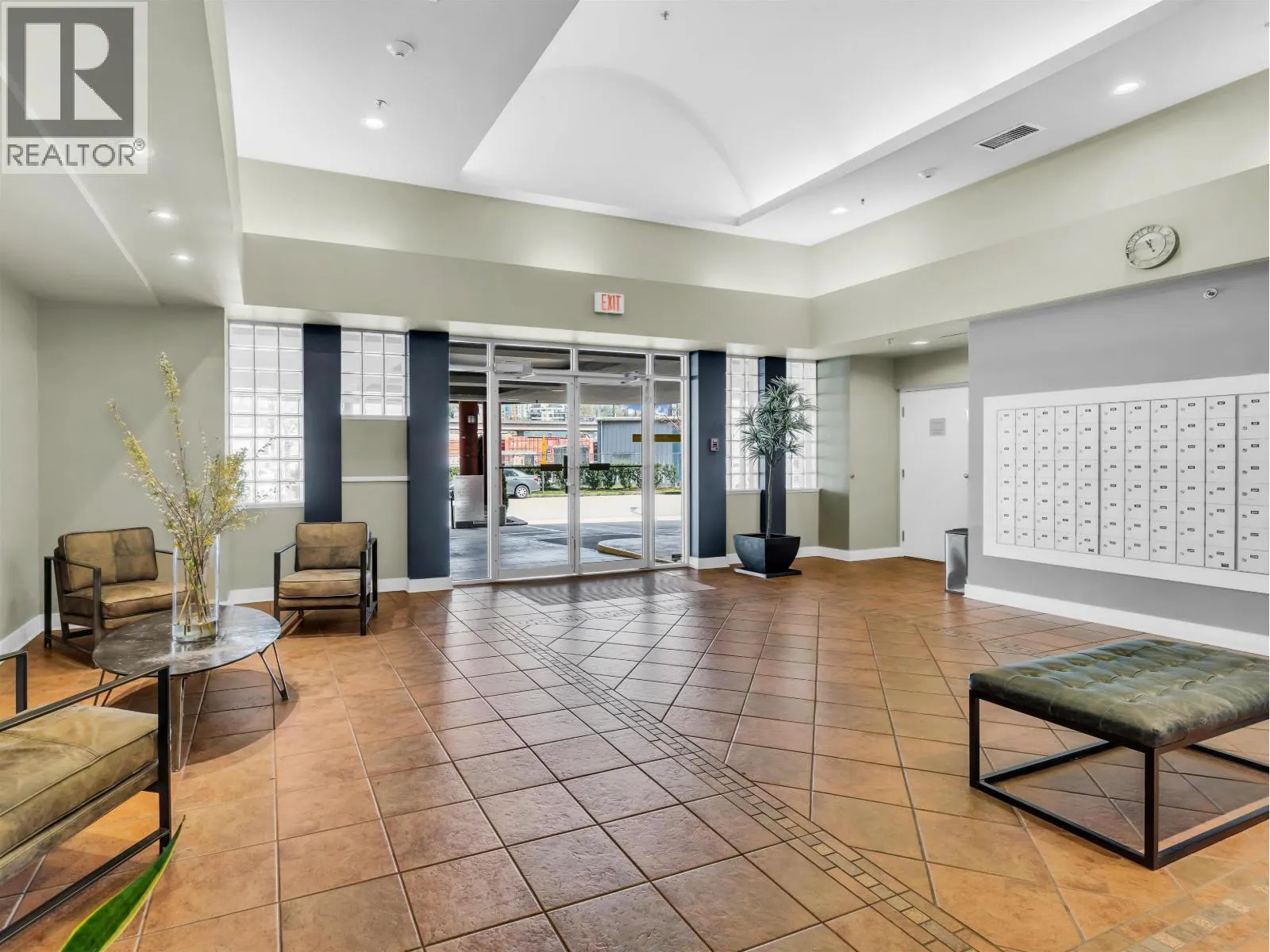 2205 10 LAGUNA COURT