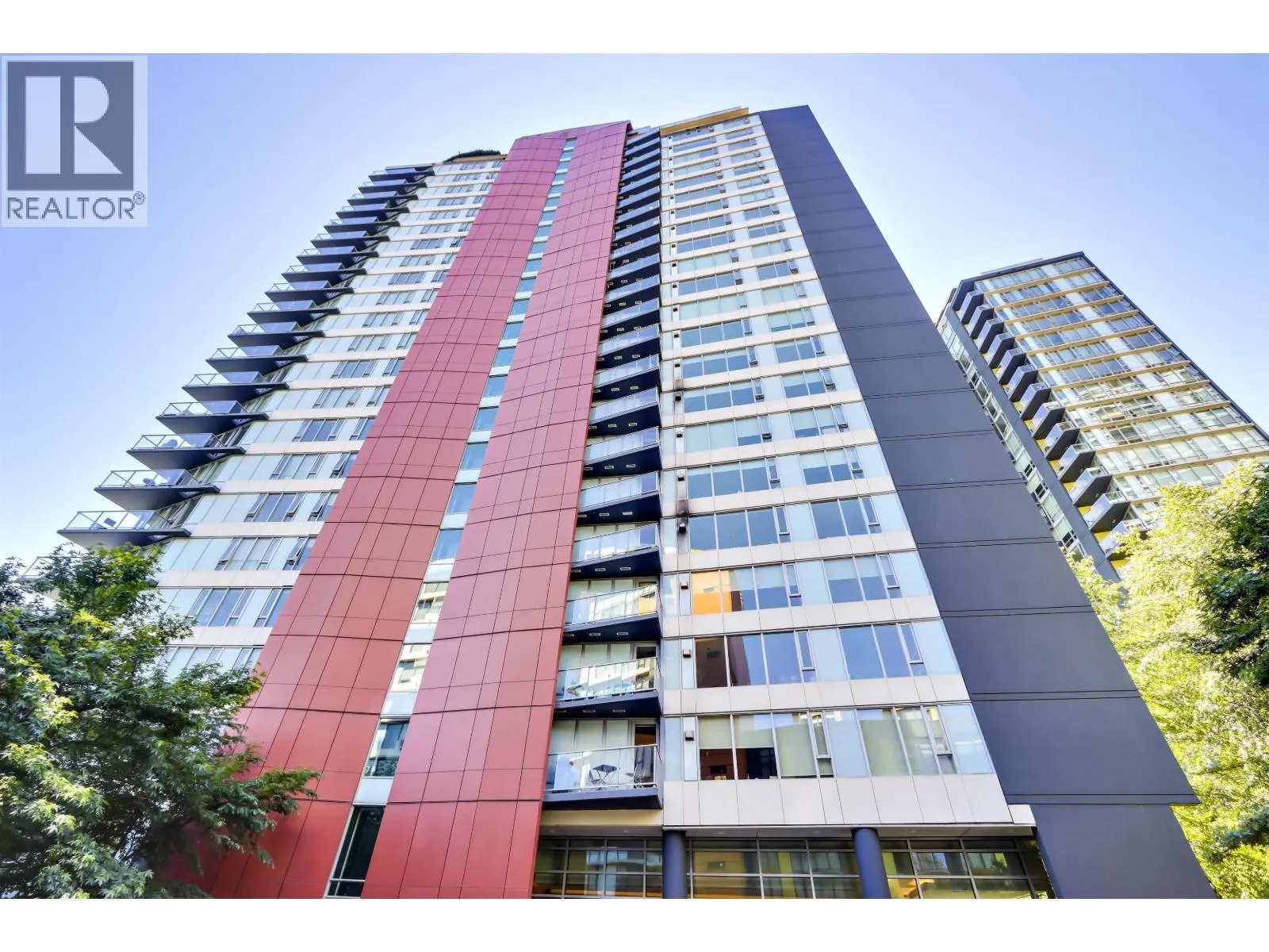 303 8 SMITHE MEWS