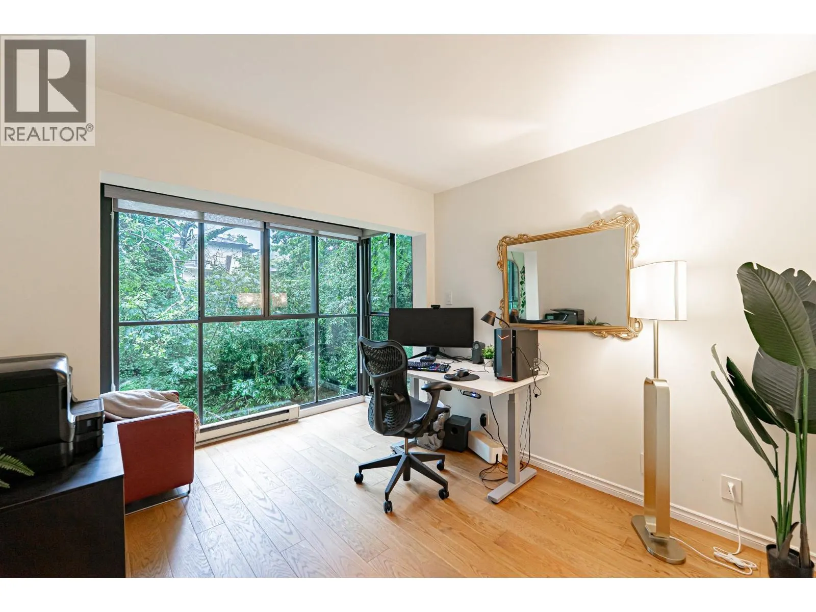 5 1786 ESQUIMALT AVENUE