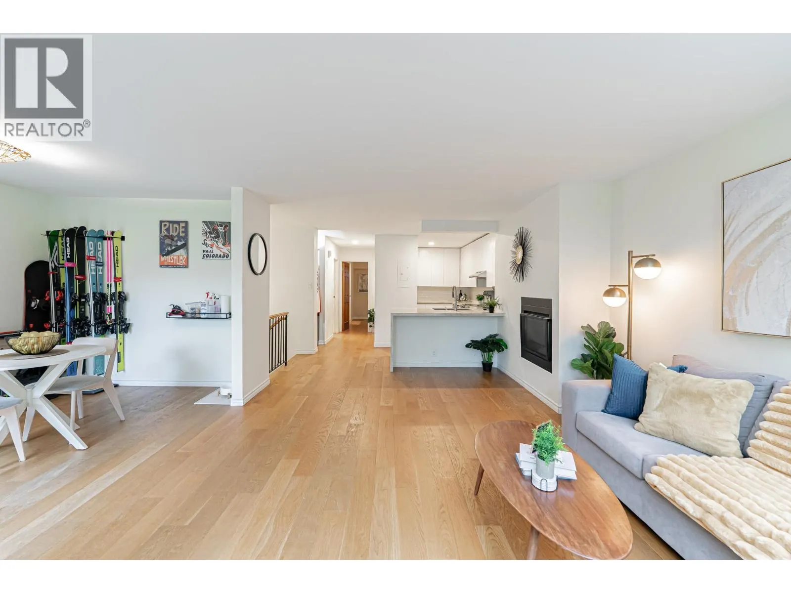 5 1786 ESQUIMALT AVENUE