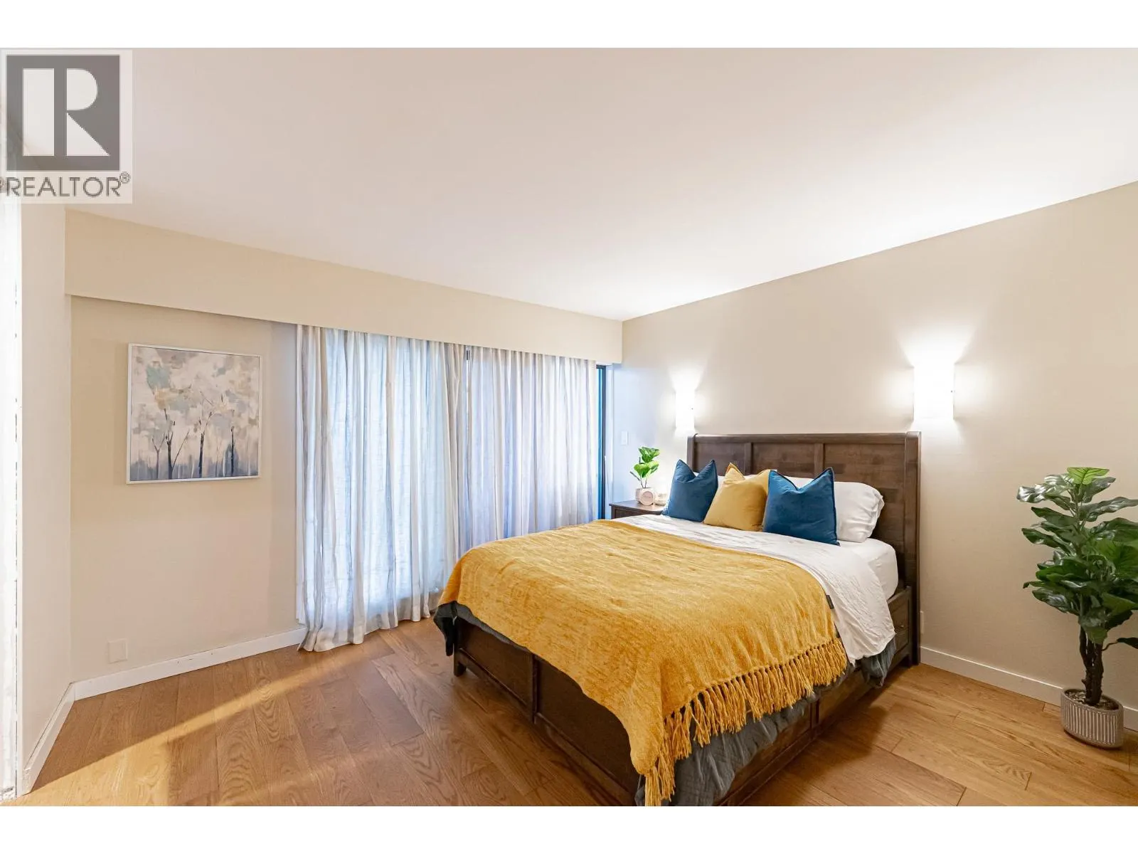 5 1786 ESQUIMALT AVENUE