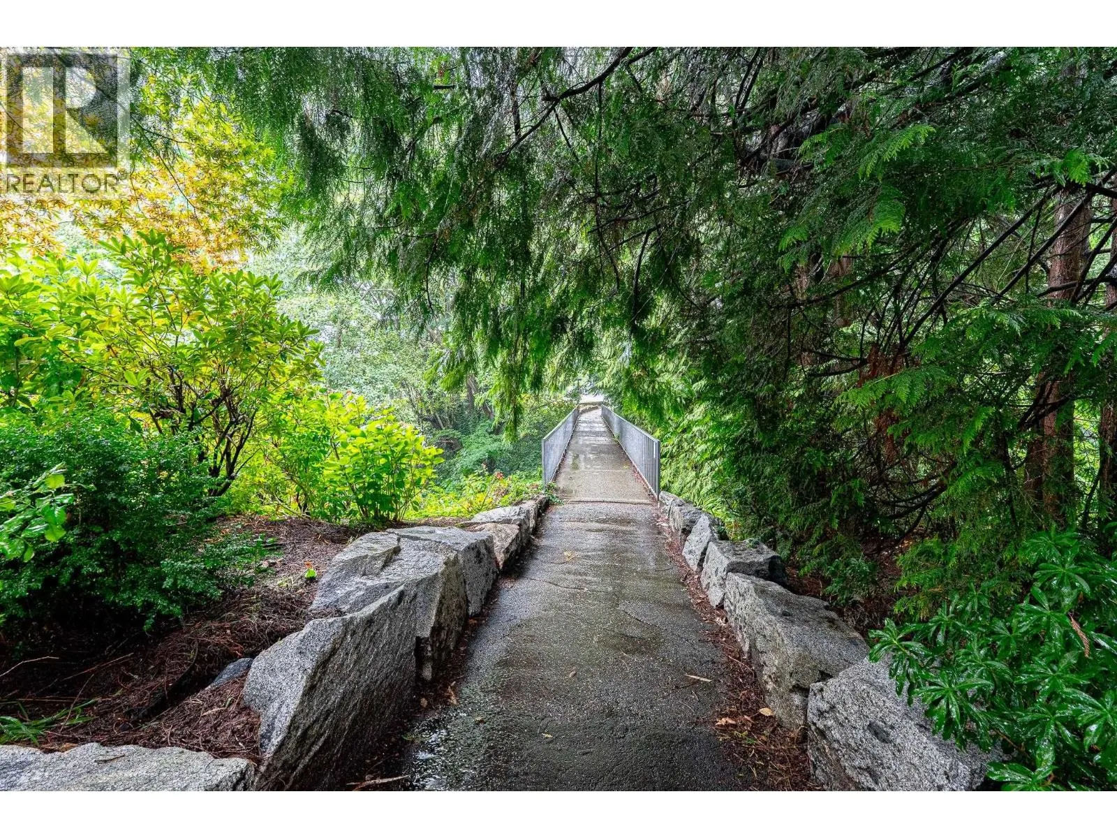 5 1786 ESQUIMALT AVENUE