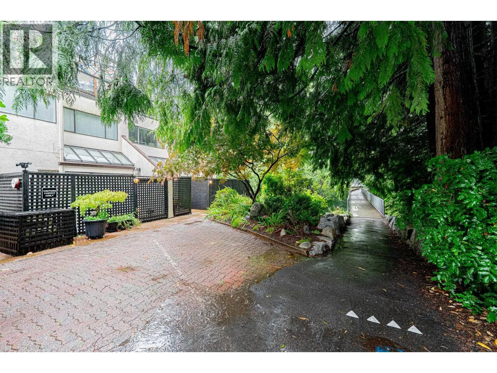 5 1786 ESQUIMALT AVENUE