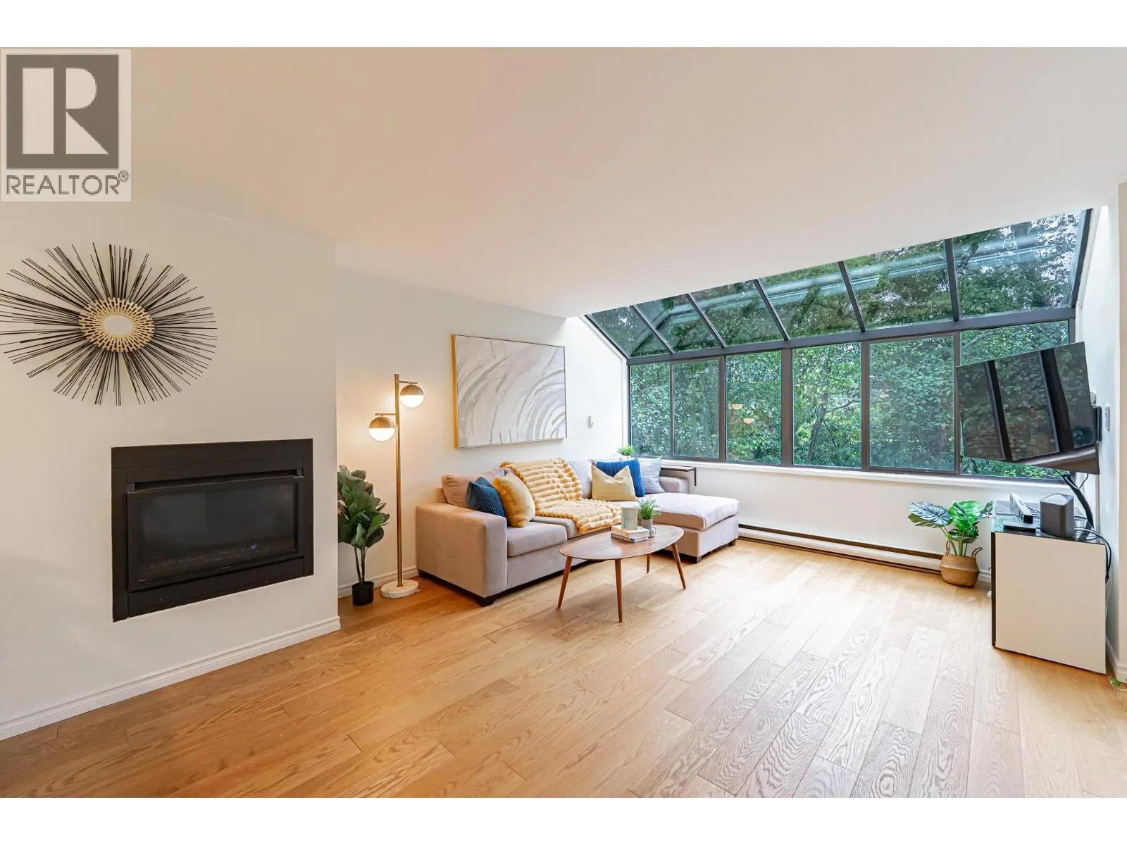 5 1786 ESQUIMALT AVENUE