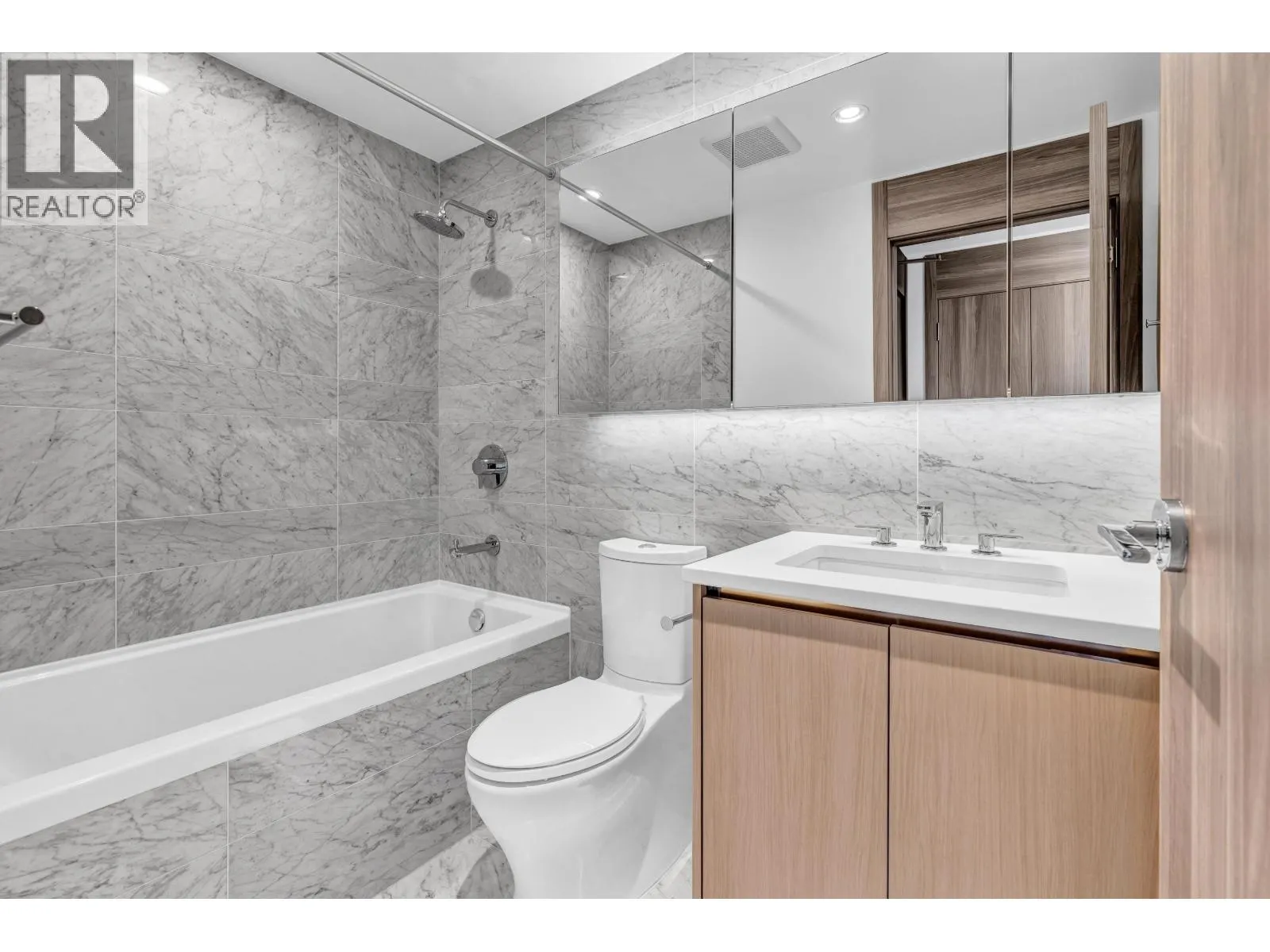 4601 4730 LOUGHEED HIGHWAY