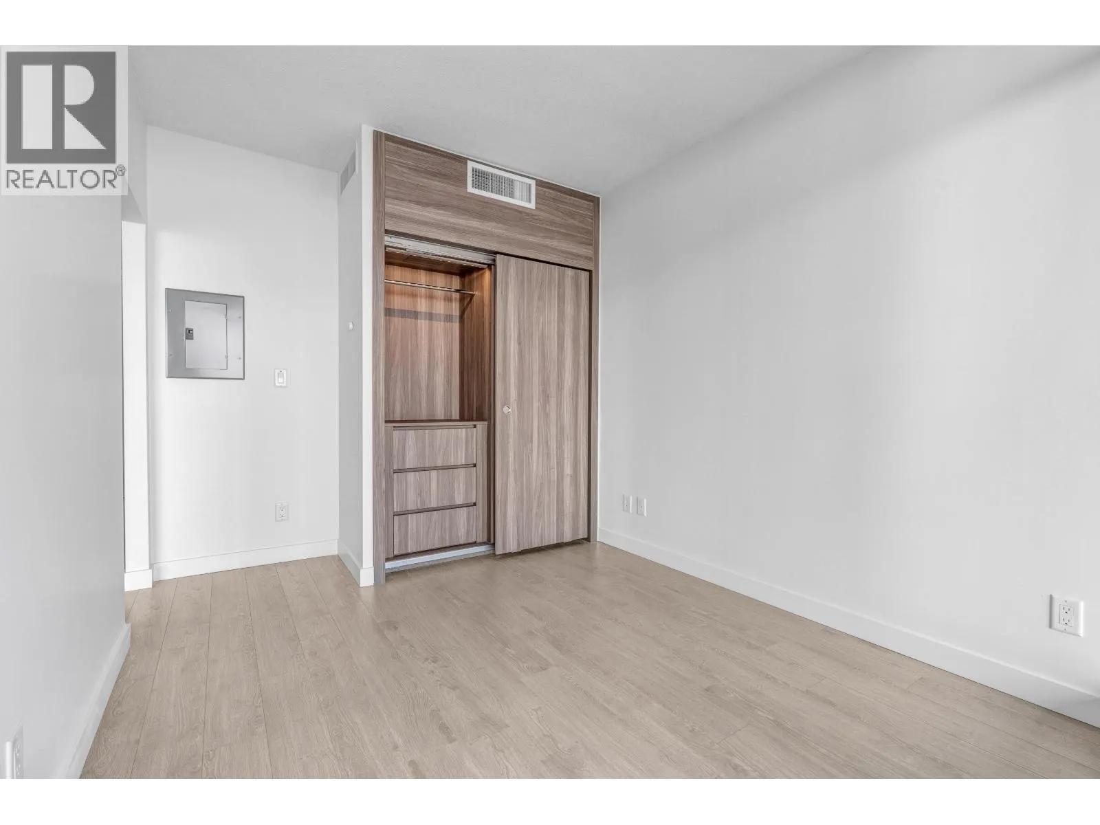 4601 4730 LOUGHEED HIGHWAY