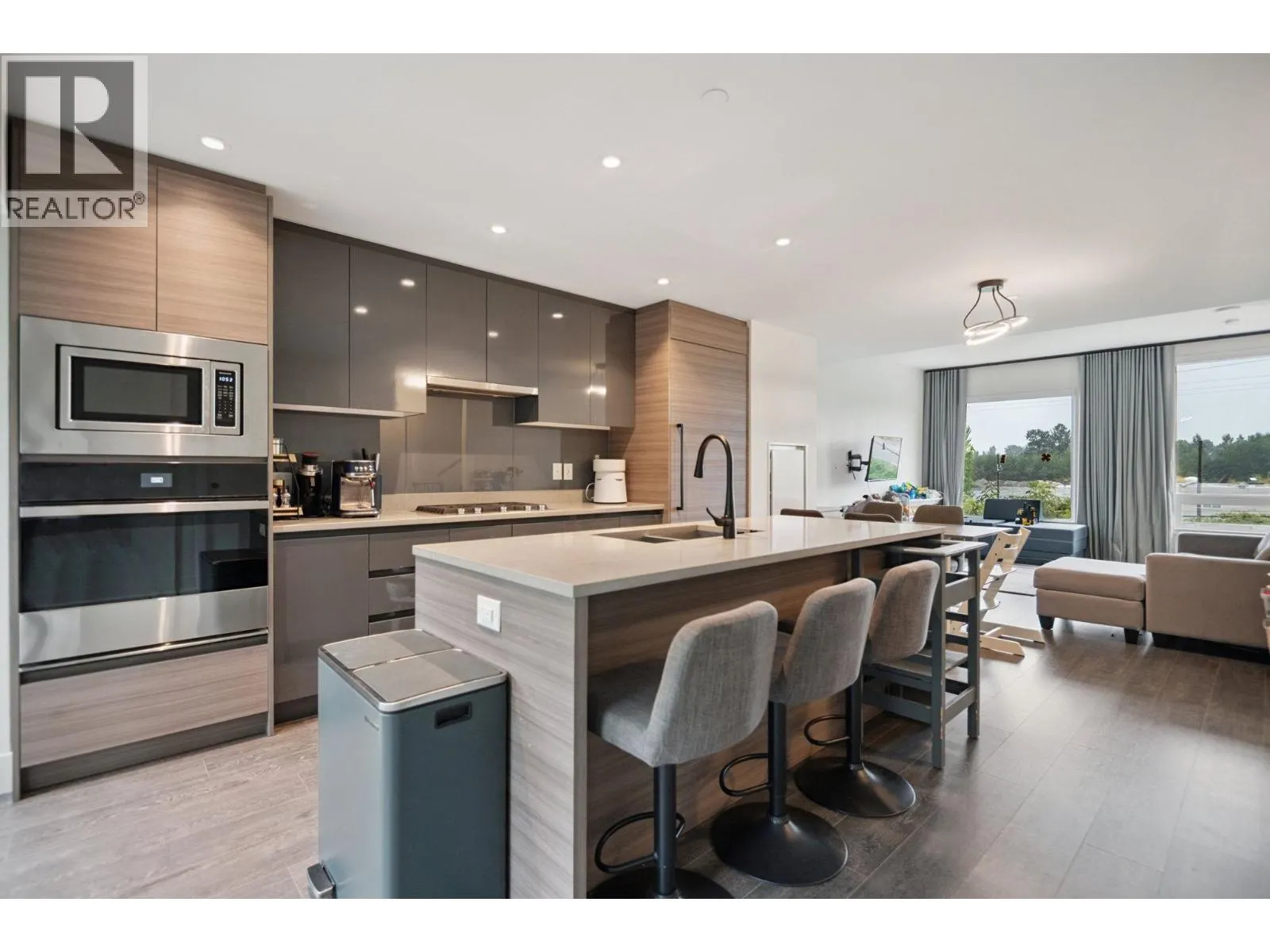 6 8589 RIVERGRASS DRIVE