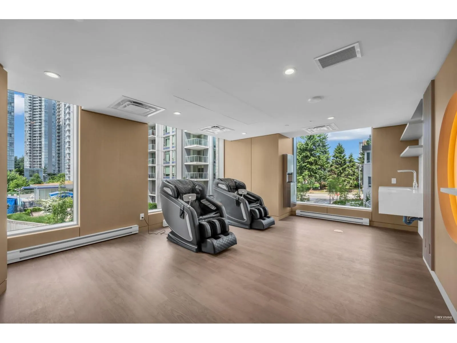 805 13778 100 AVENUE
