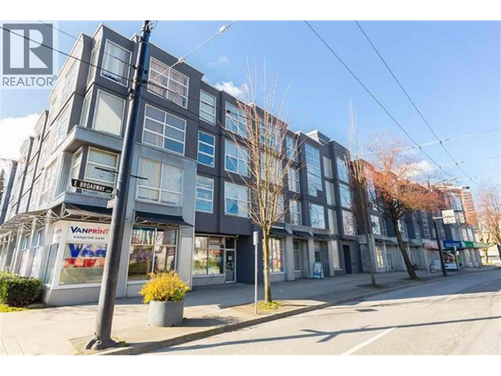418 E BROADWAY
