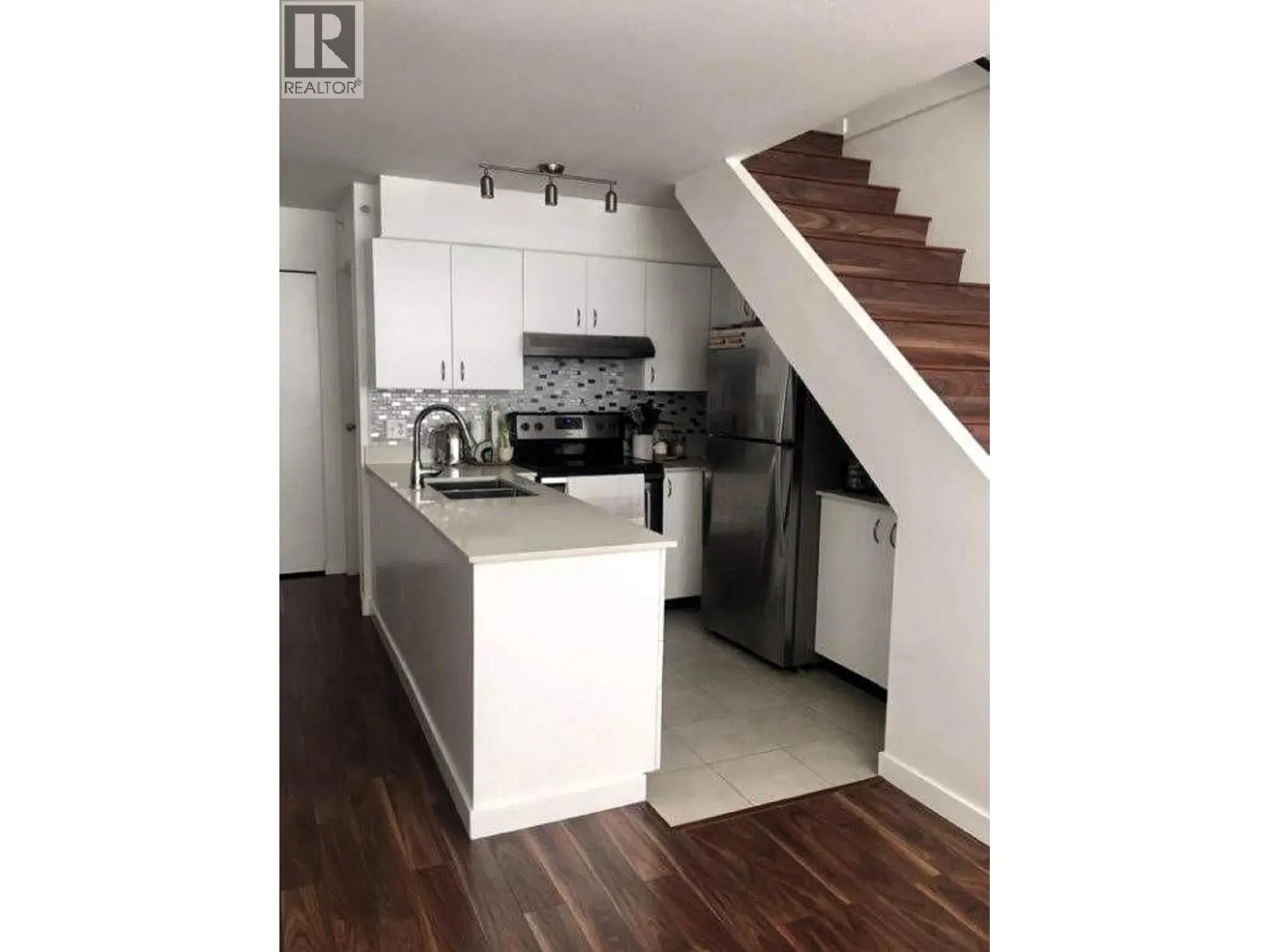 418 E BROADWAY