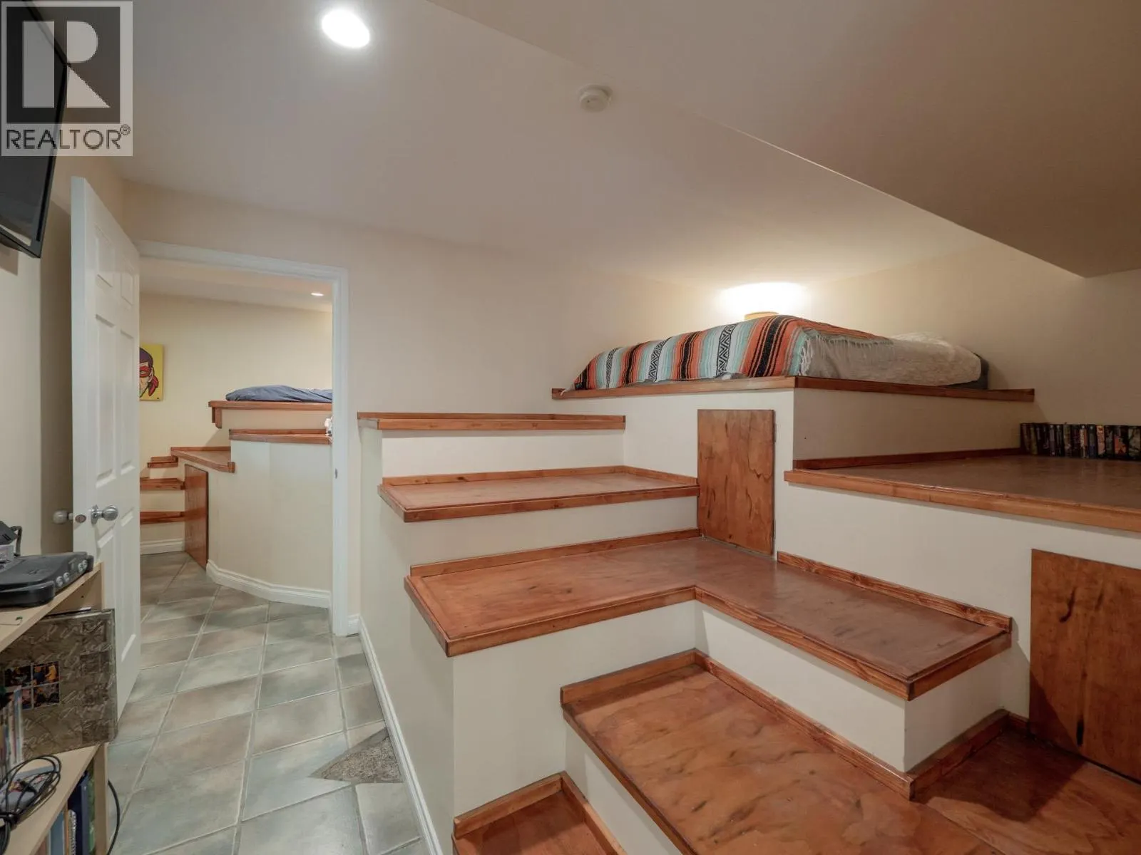 5836 MARINE WAY