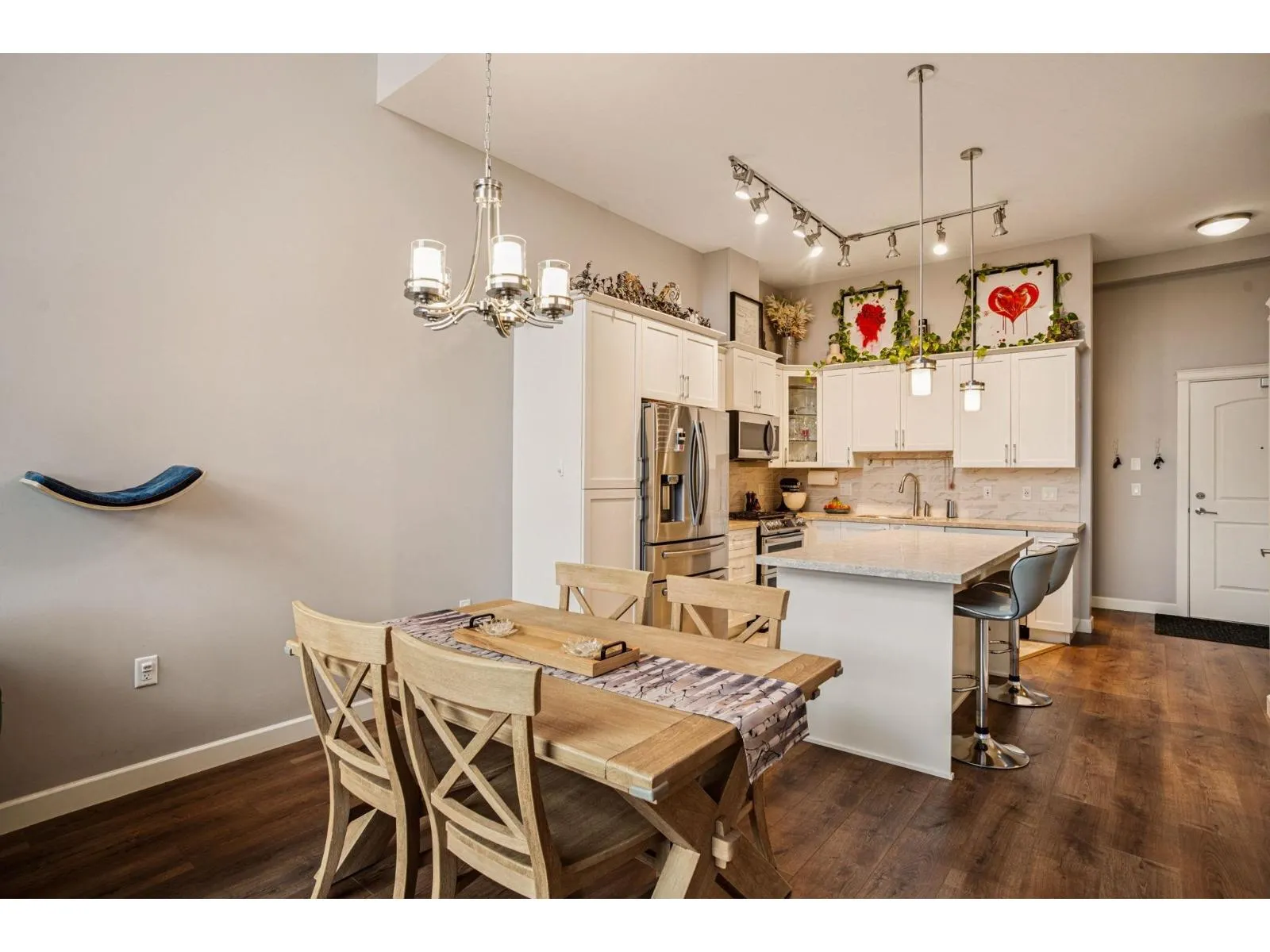 610 8561 203A AVENUE