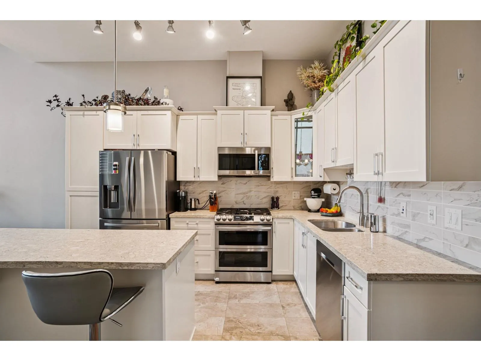 610 8561 203A AVENUE