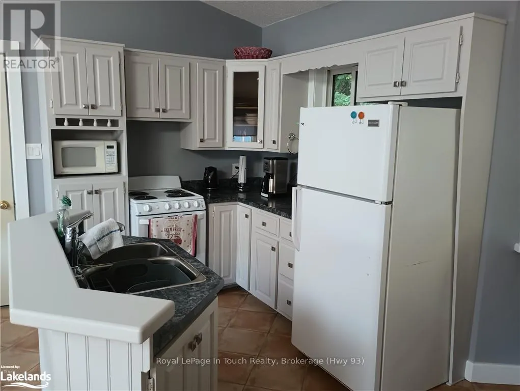 468 CHAMPLAIN ROAD