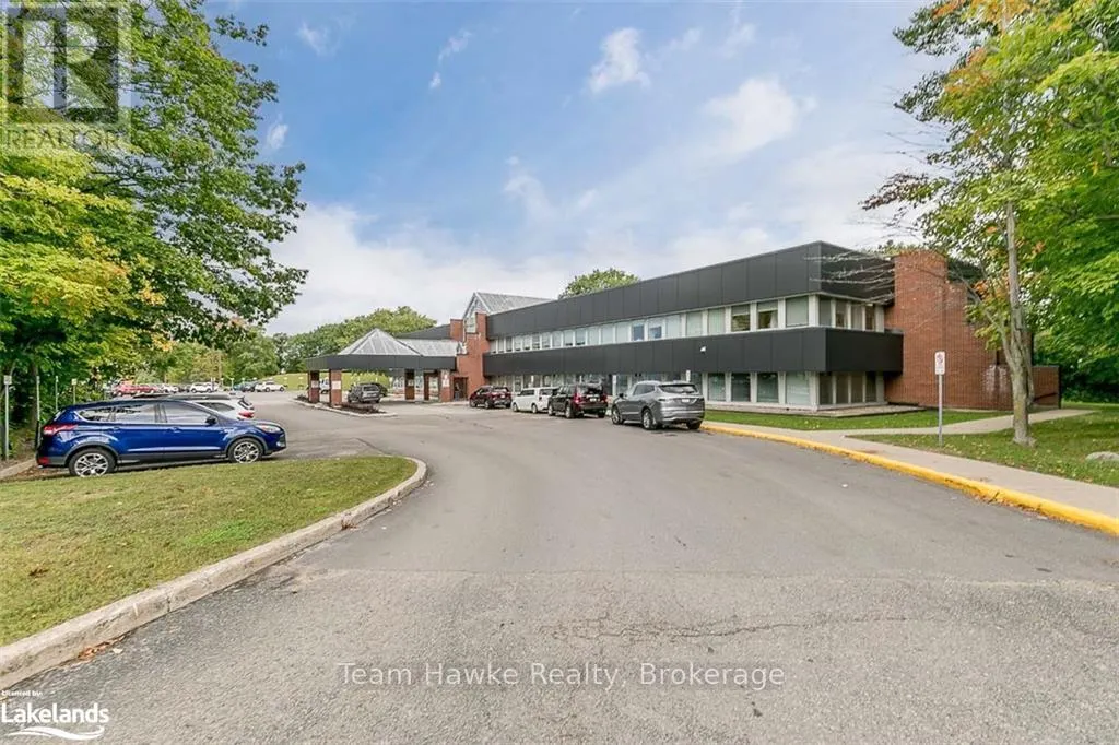 203 - 240 PENETANGUISHENE ROAD, #203