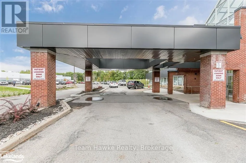203 - 240 PENETANGUISHENE ROAD, #203