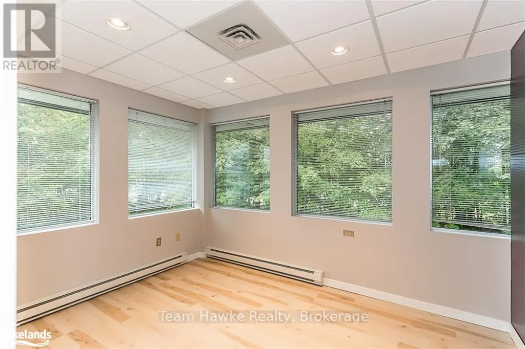 203 - 240 PENETANGUISHENE ROAD, #203