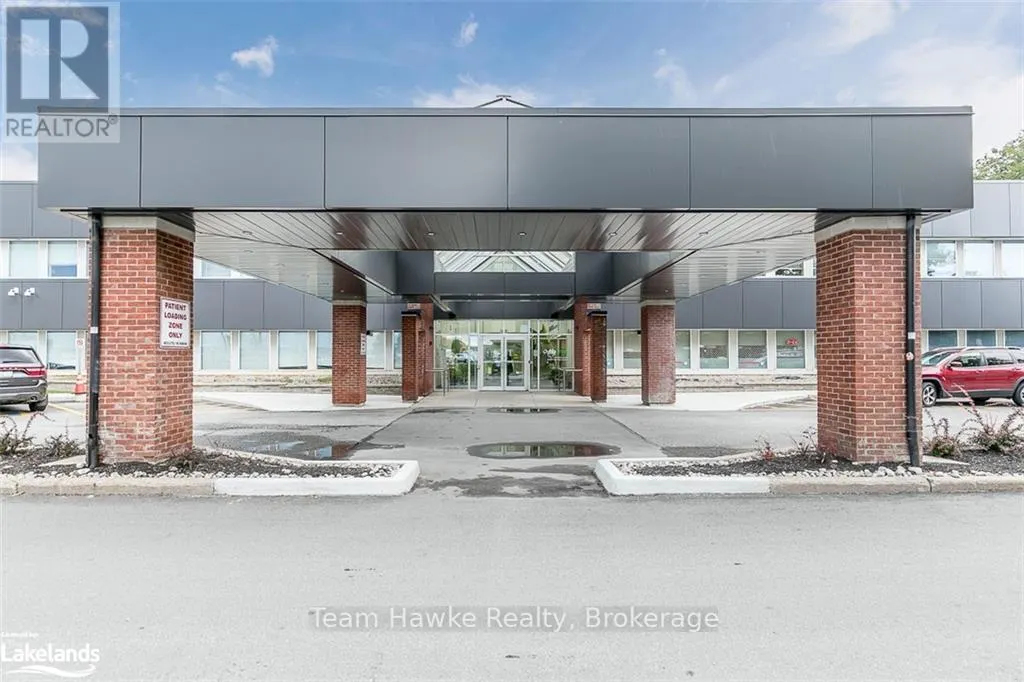 203 - 240 PENETANGUISHENE ROAD, #203
