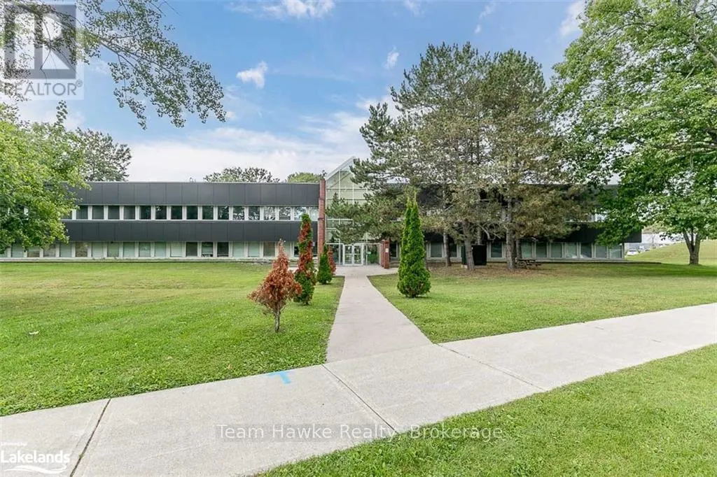 203 - 240 PENETANGUISHENE ROAD, #203