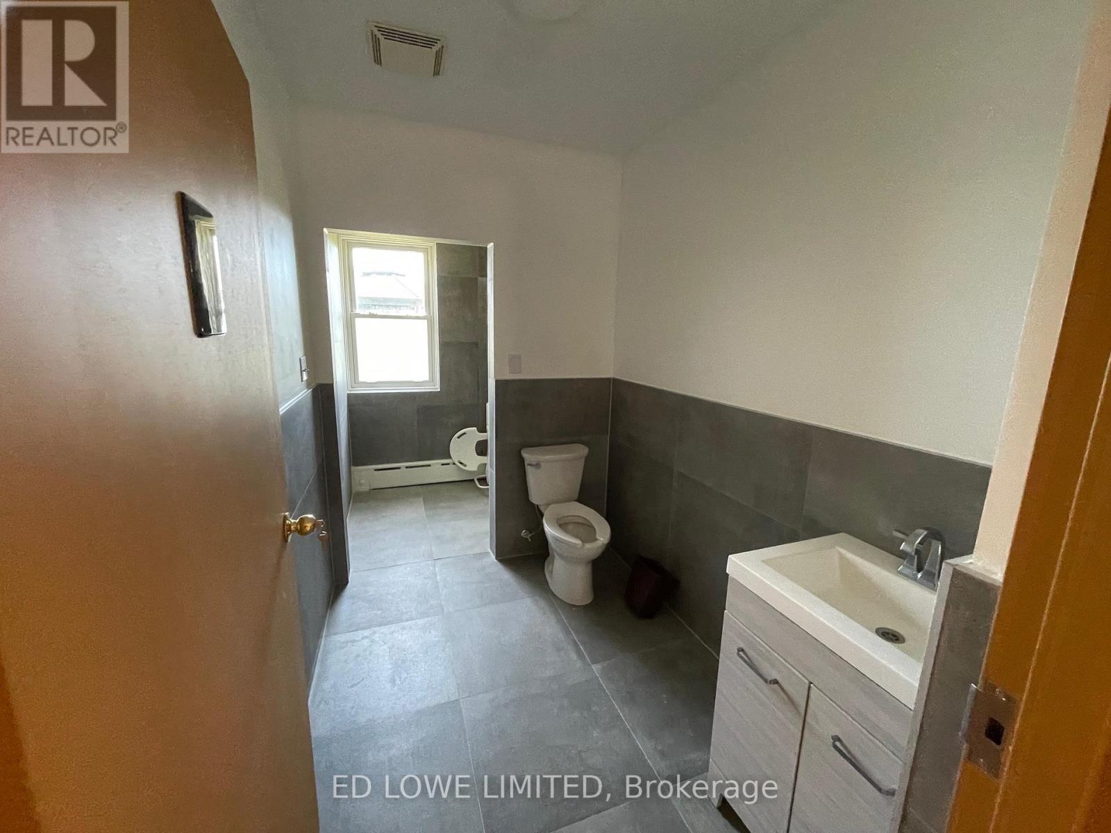 39B POYNTZ STREET