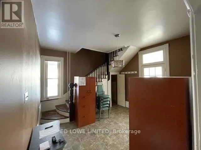 39 A POYNTZ STREET