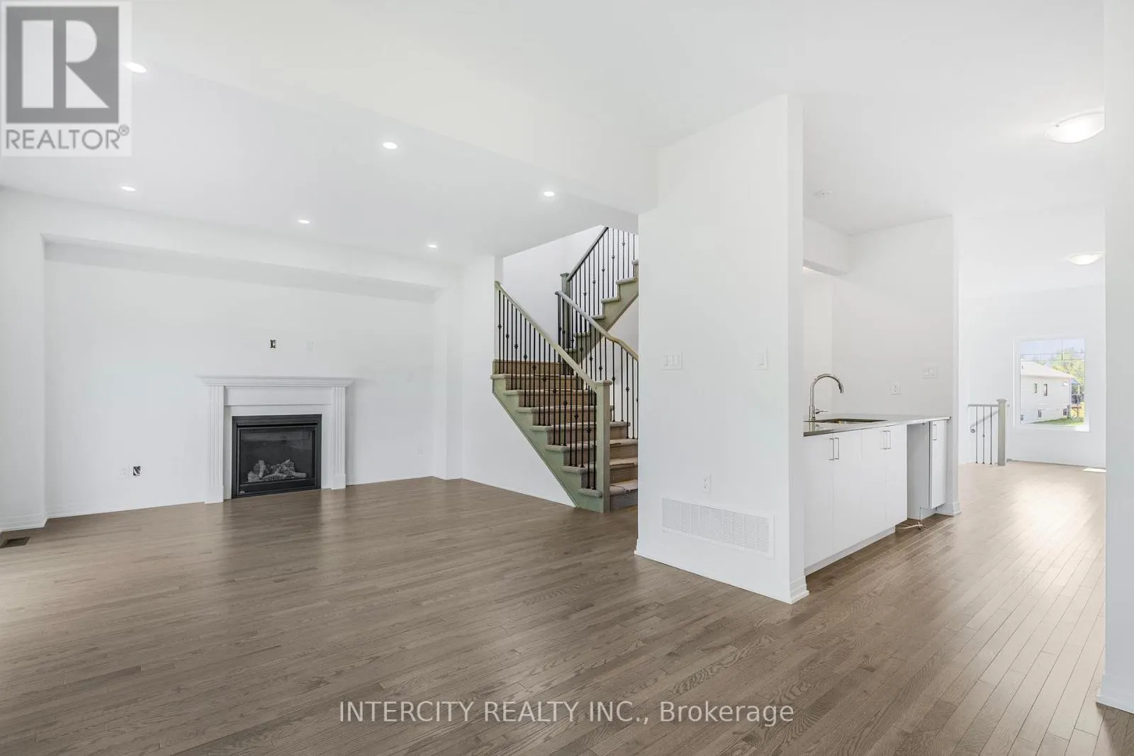 327 QUEBEC STREET