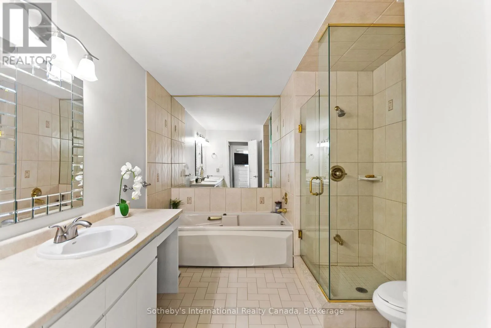 10 - 8 BECK BOULEVARD, #10