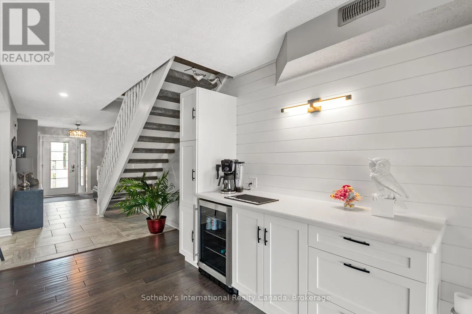 10 - 8 BECK BOULEVARD, #10