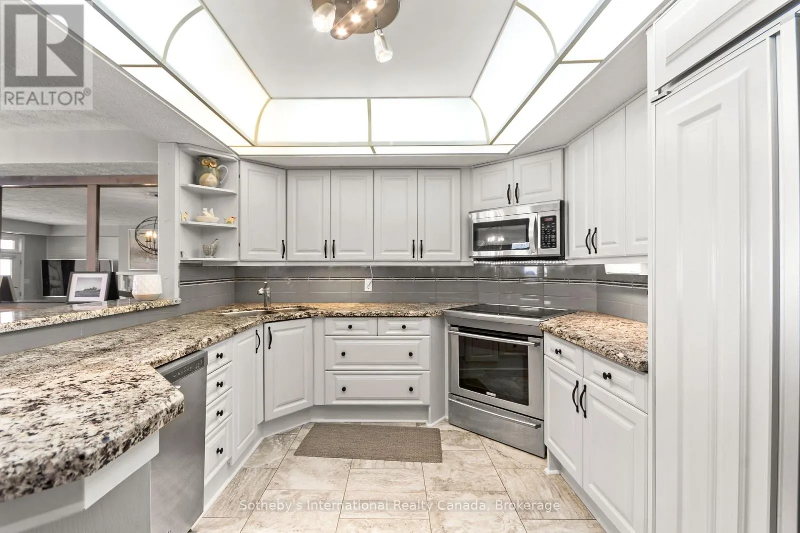 10 - 8 BECK BOULEVARD, #10