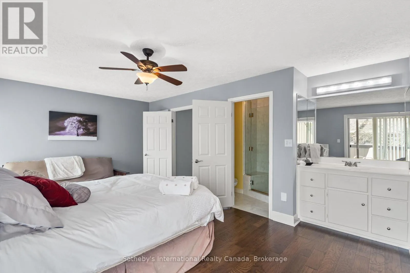 10 - 8 BECK BOULEVARD, #10