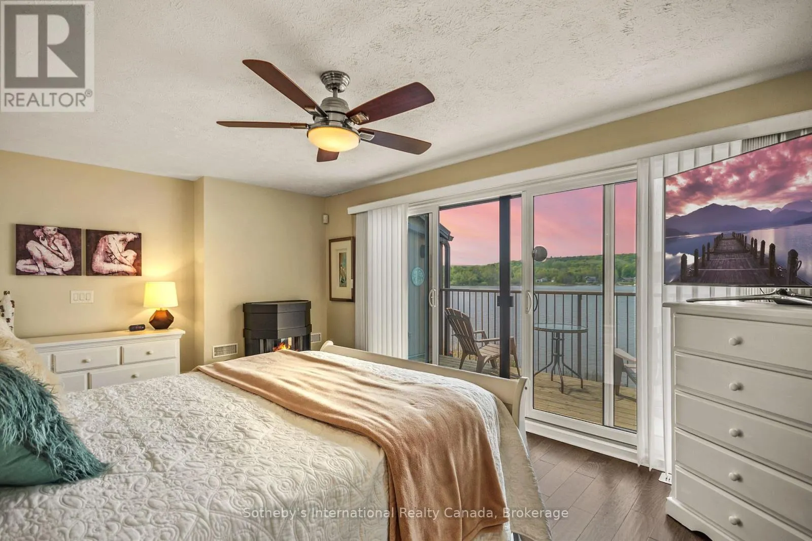 10 - 8 BECK BOULEVARD, #10