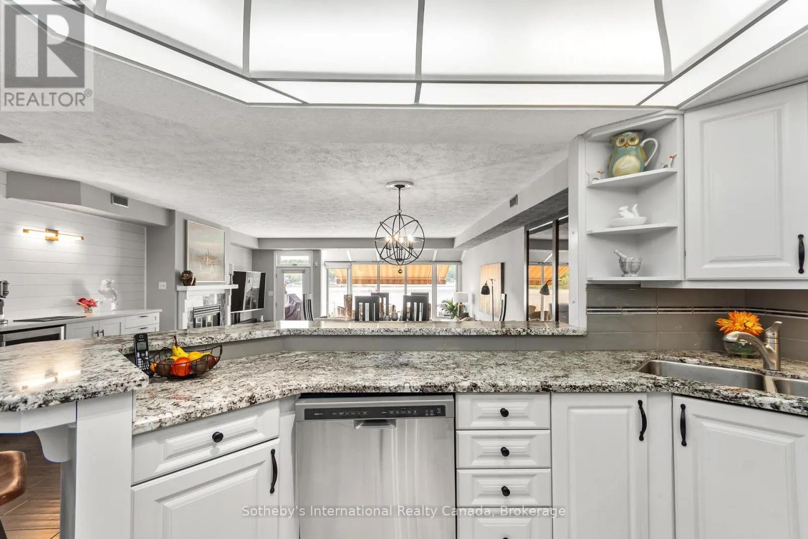 10 - 8 BECK BOULEVARD, #10