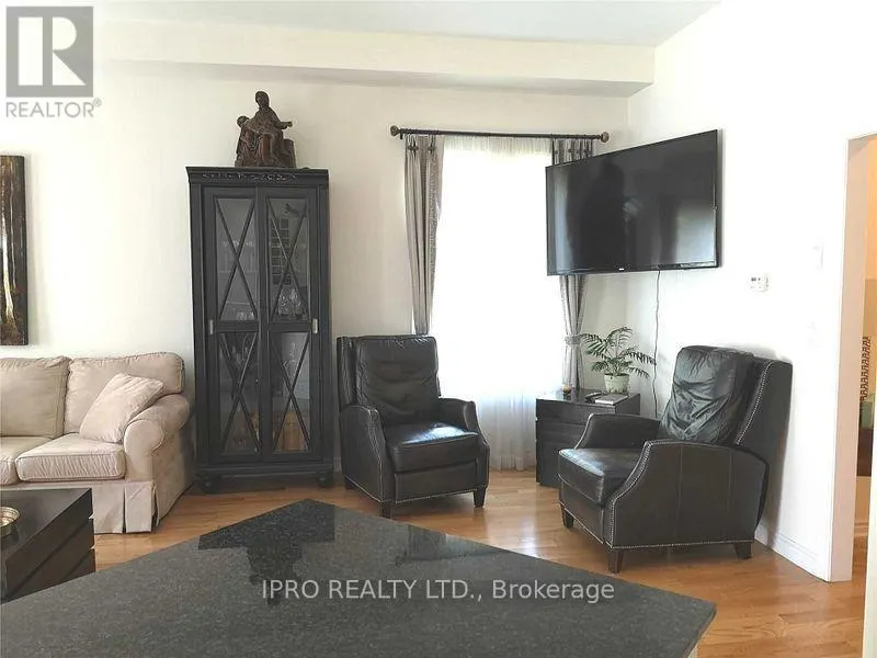 18 FARWELL AVENUE