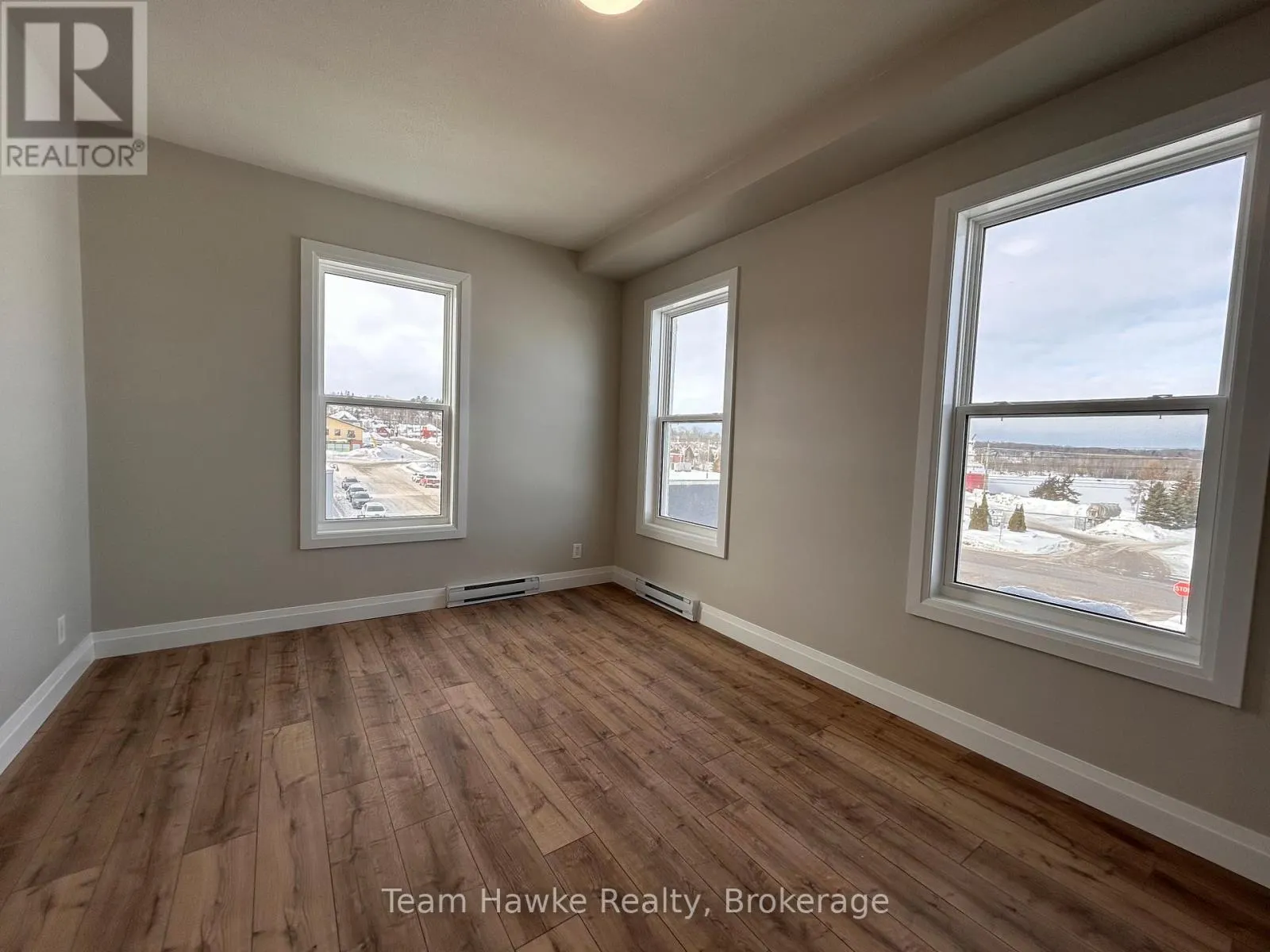 14 - 521 BAY STREET, #14