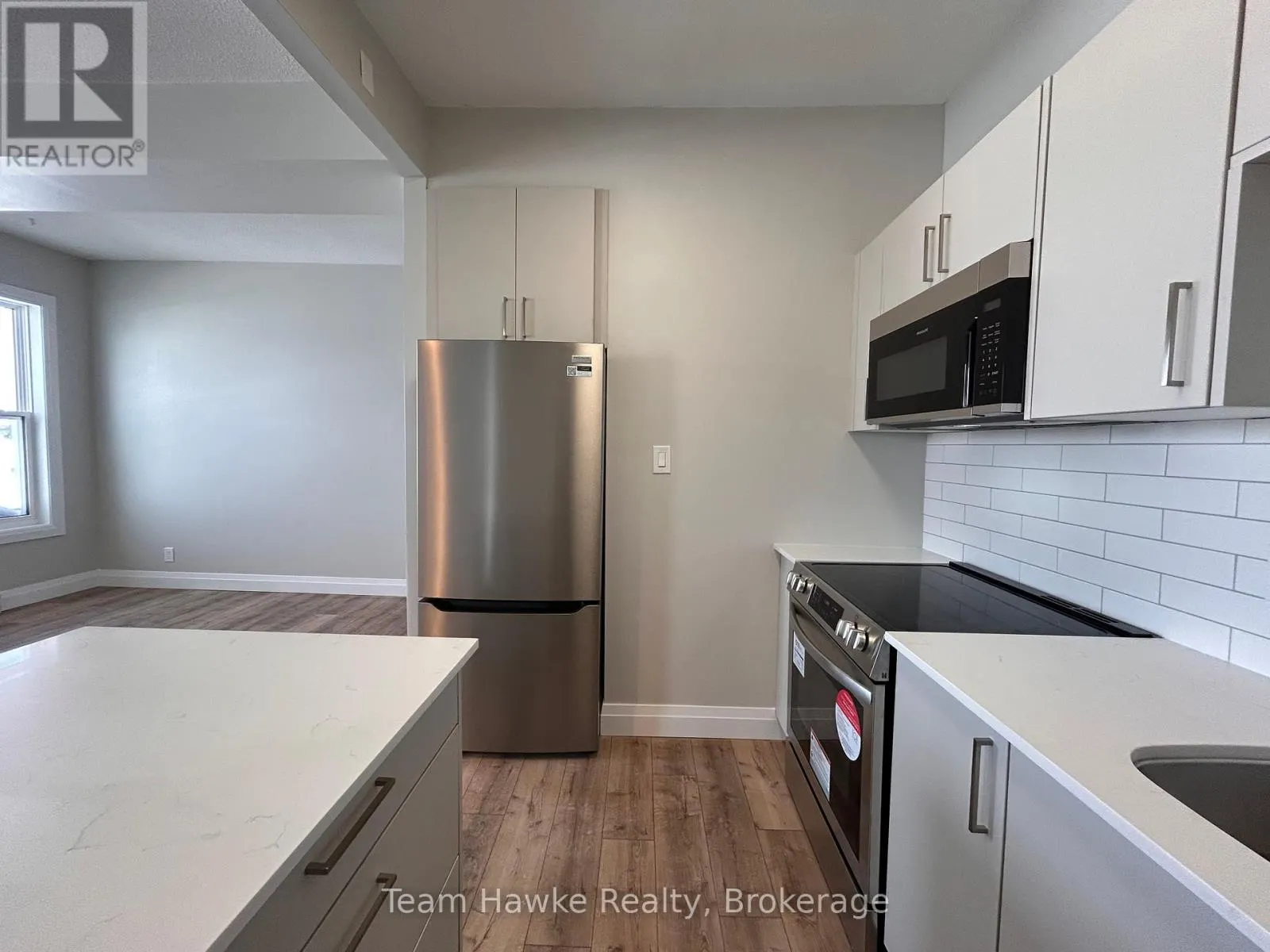 14 - 521 BAY STREET, #14