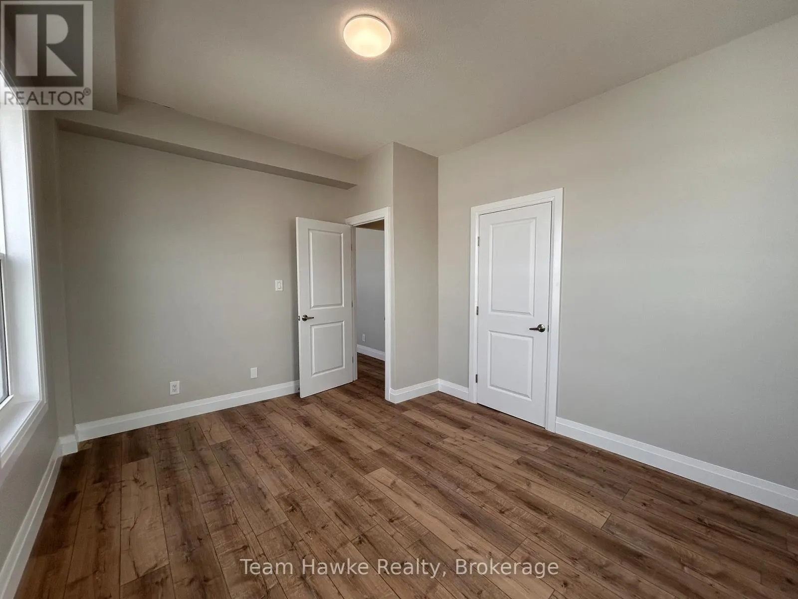14 - 521 BAY STREET, #14