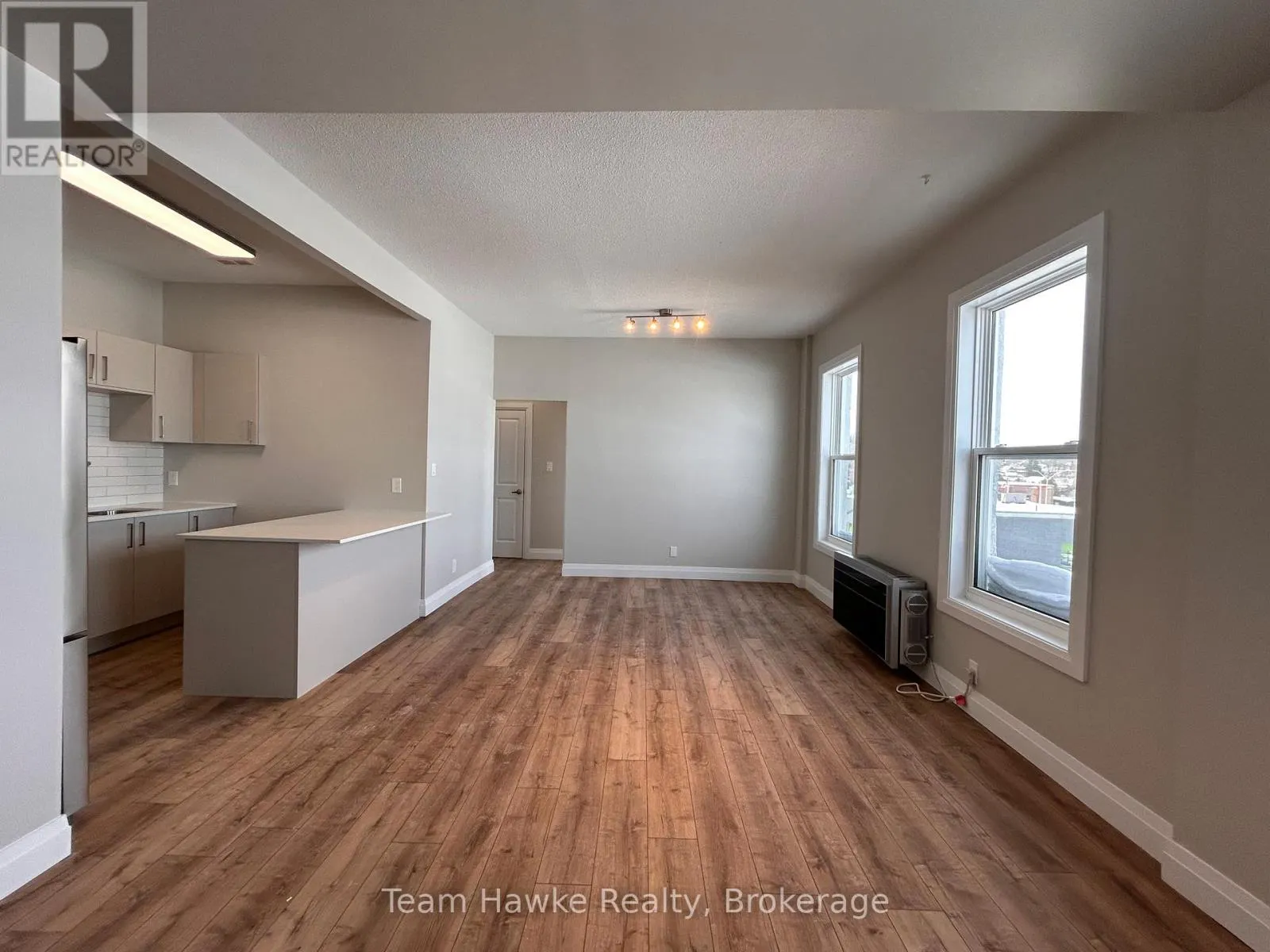 14 - 521 BAY STREET, #14