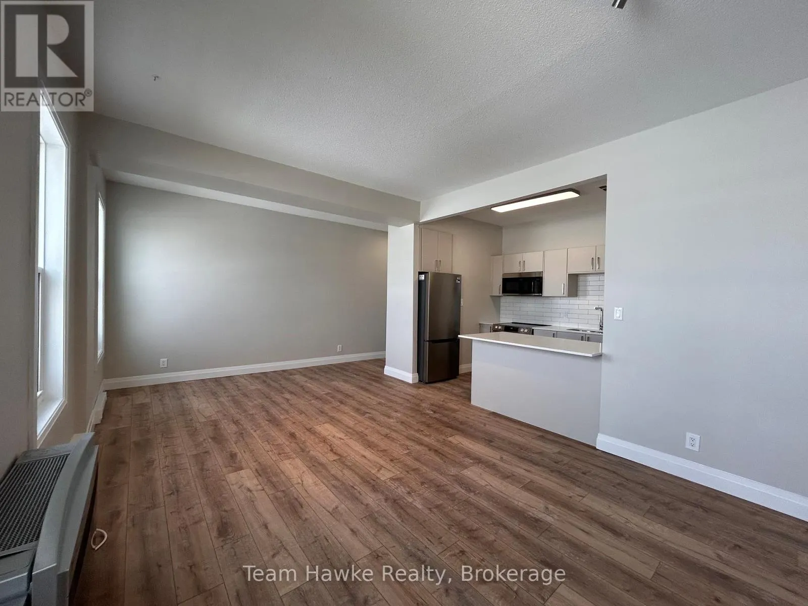 14 - 521 BAY STREET, #14