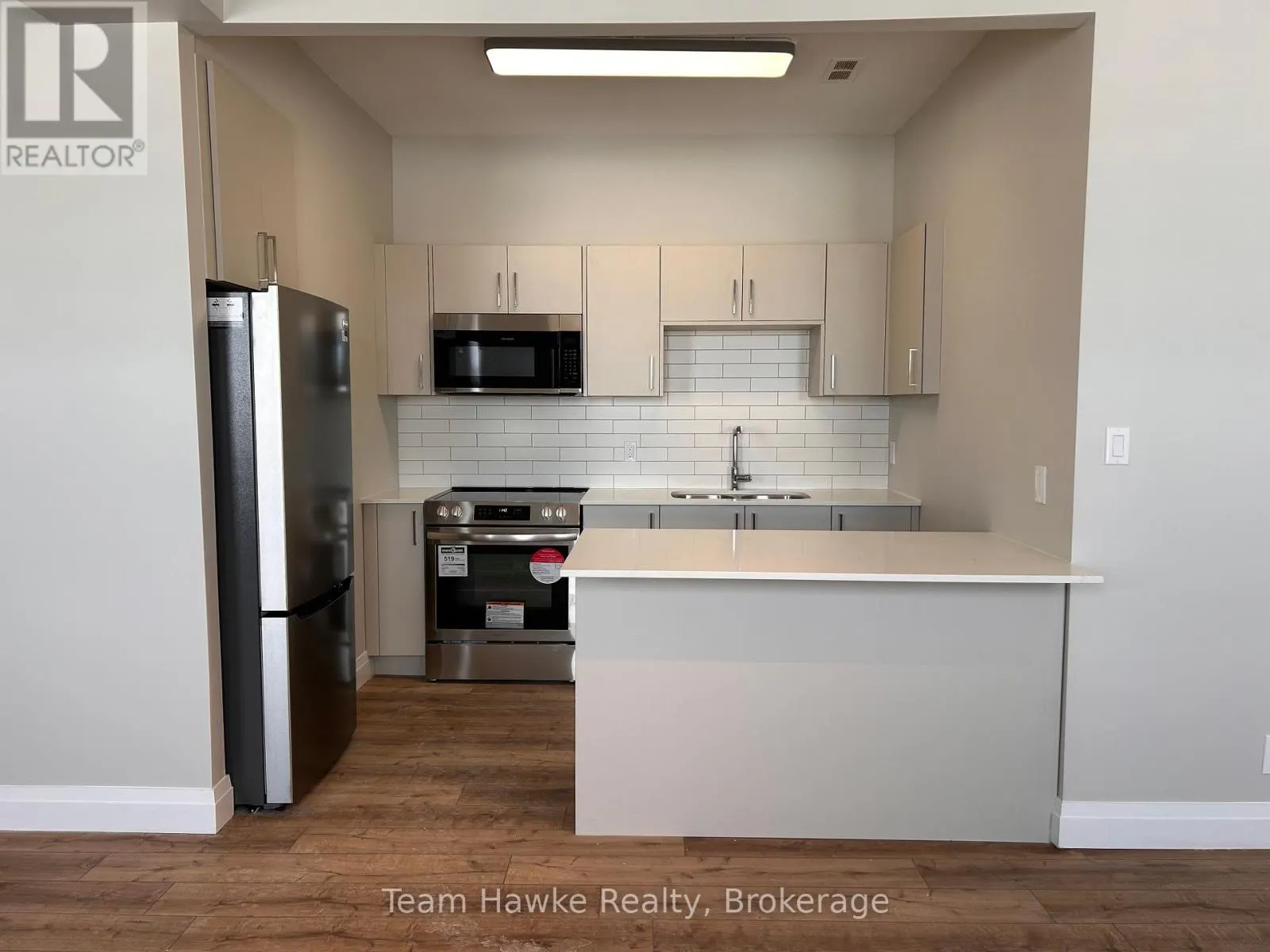 14 - 521 BAY STREET, #14